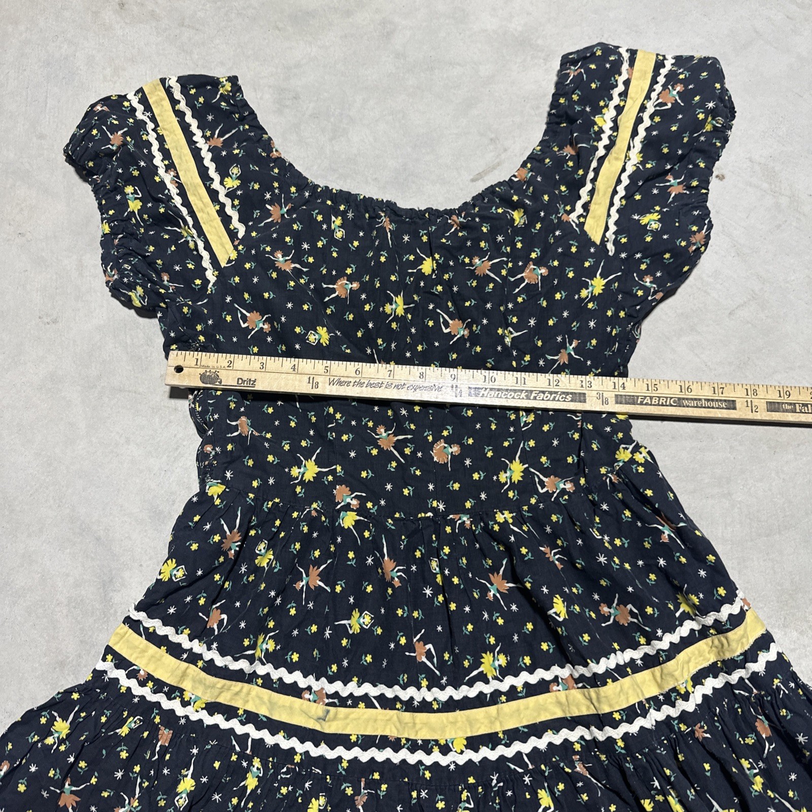 Vintage 1960s Floral Dancer Prairie Style Cotton Dress with Lace Trim Paisley
