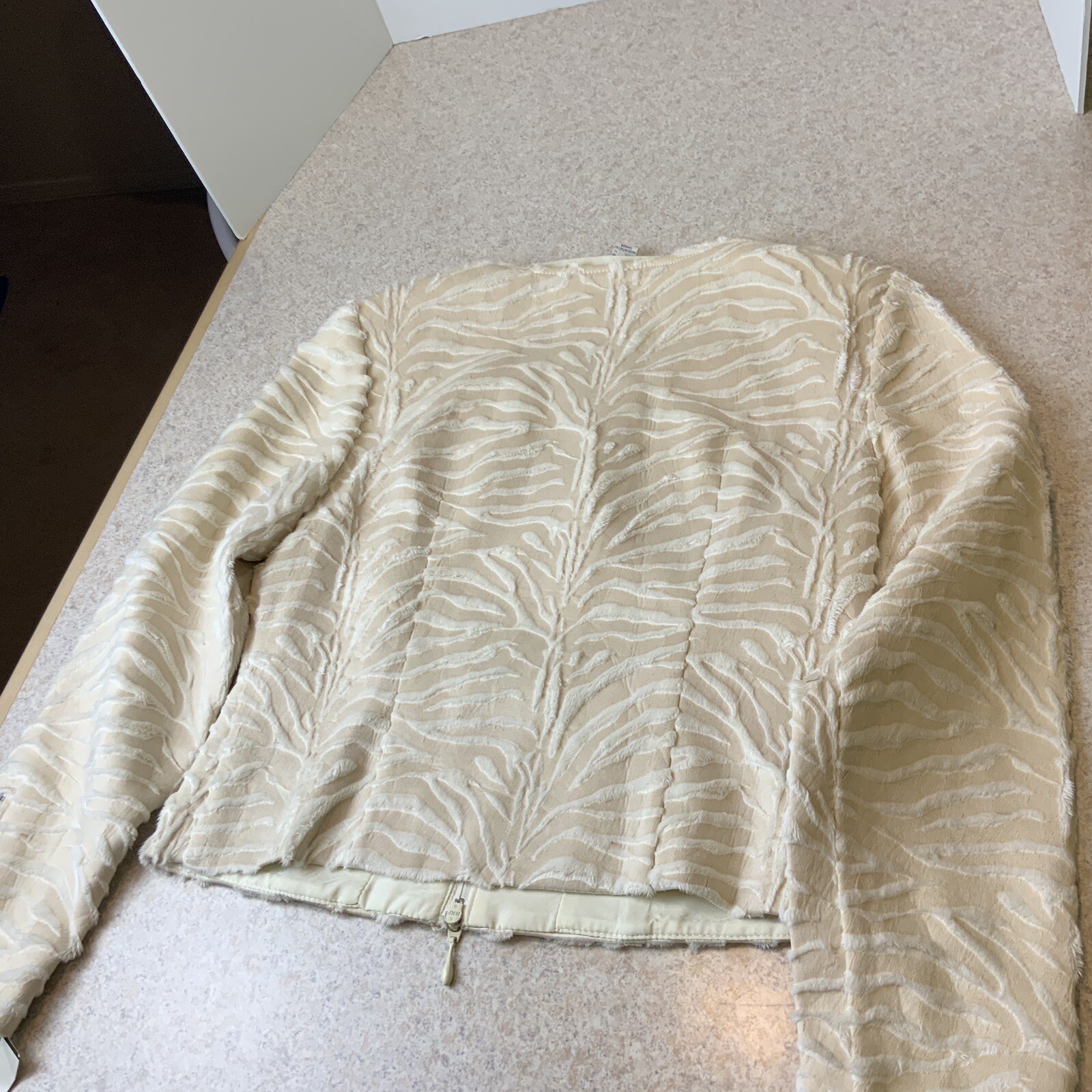 VTG Joseph Ribkoff Women’s 10 Cream Ivory Faux Fur Full Zip Jacket NWT