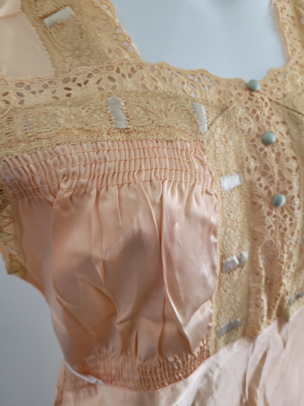 Vintage 1930s Peach Nightgown w Lace Trim & Ribbons Unworn Size 40