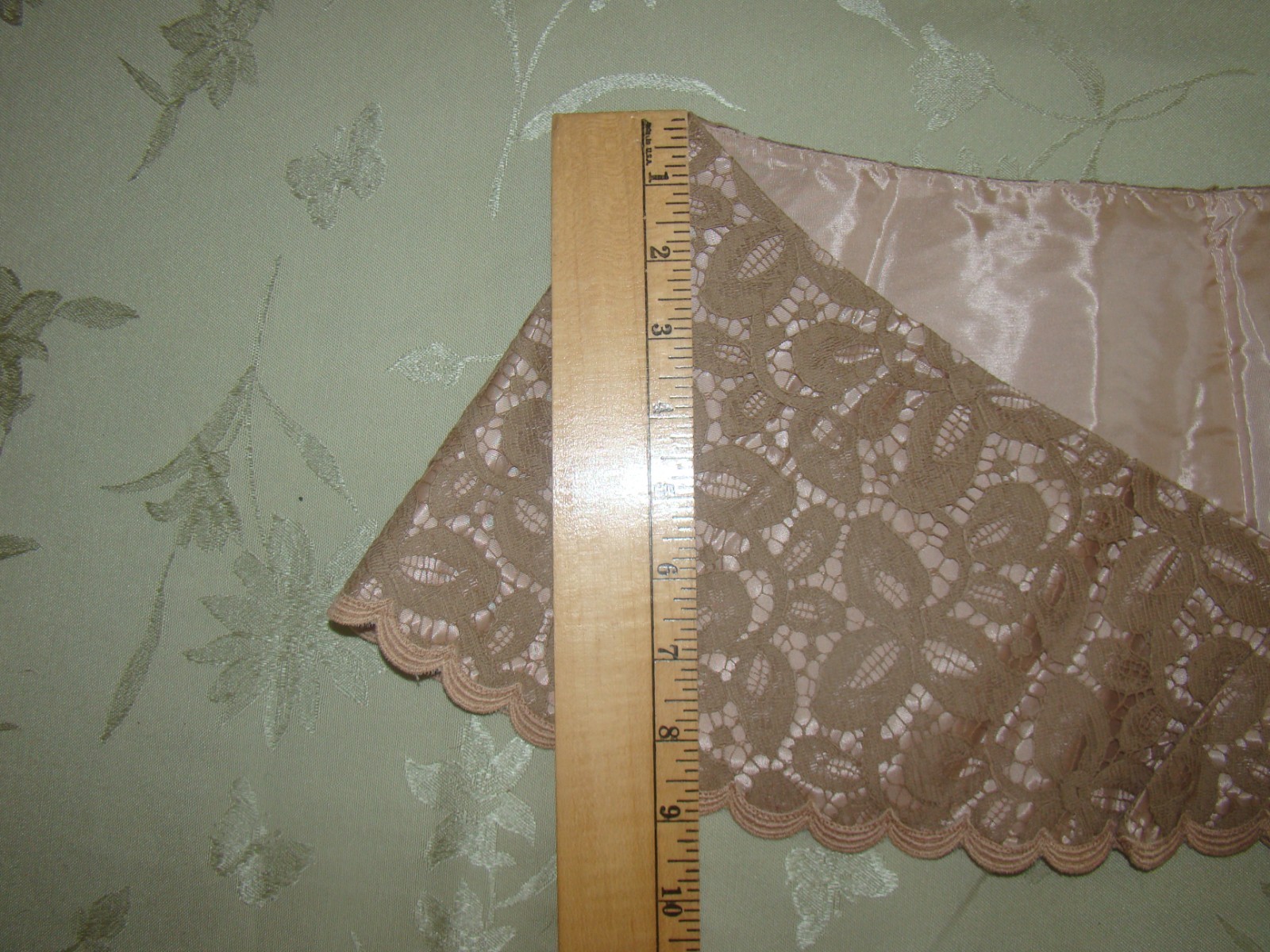 RARE MID CENTURY CUSTOM DETACHABLE CAFE AU LAIT FABRIC LACE COLLAR STOLE CAPE
