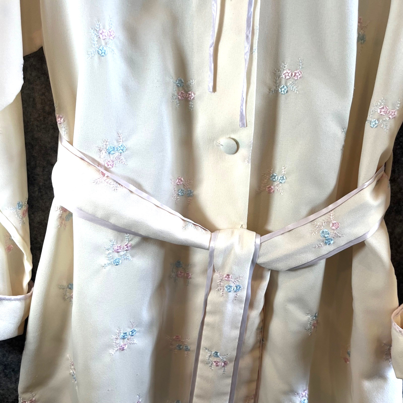 Vintage Ariel Embroidered Cream Robe Sz. S Belt Cuffs Pockets Long EUC