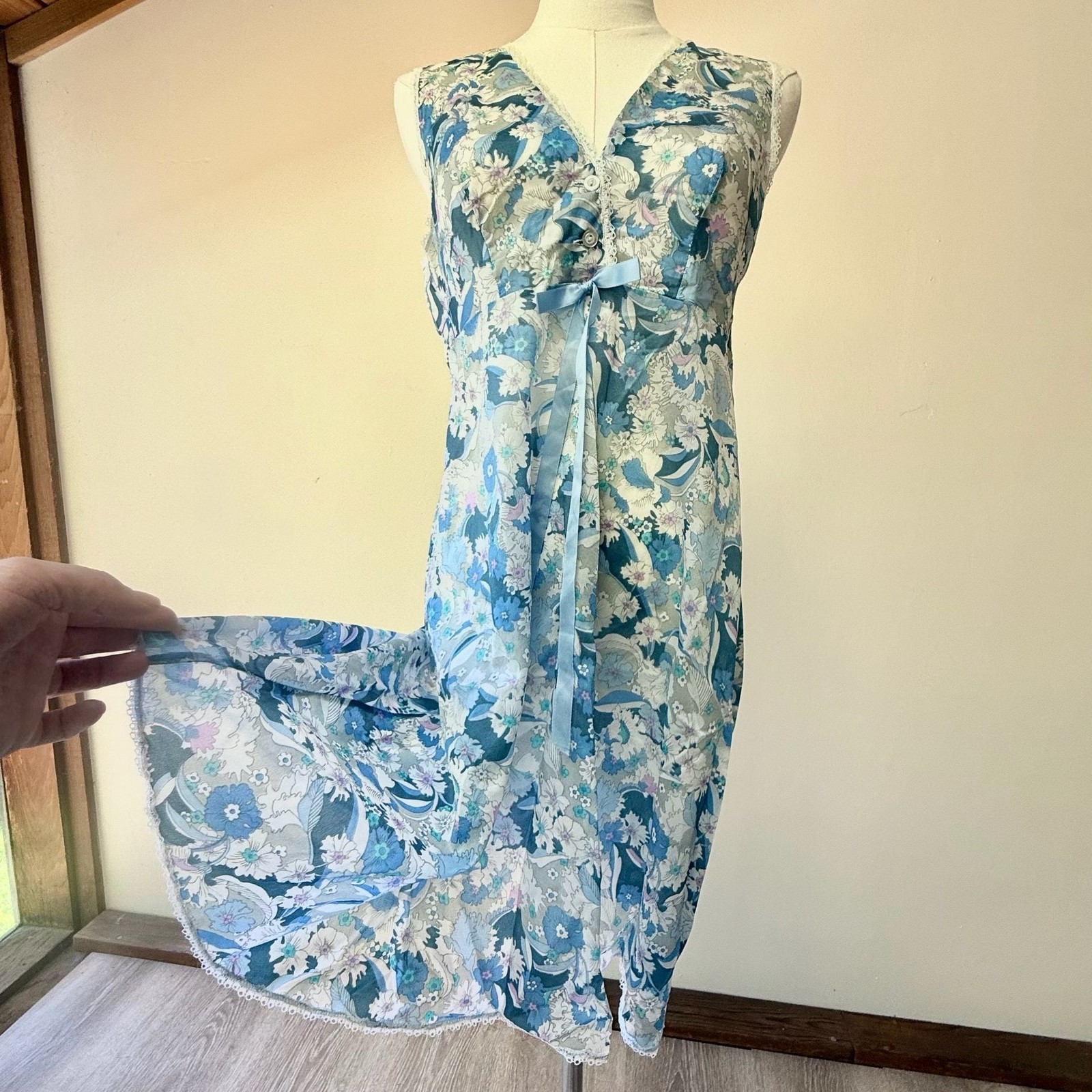 Vintage Floral Lace Trim Nightgown Blue White Chiffon Chemise Nightgown