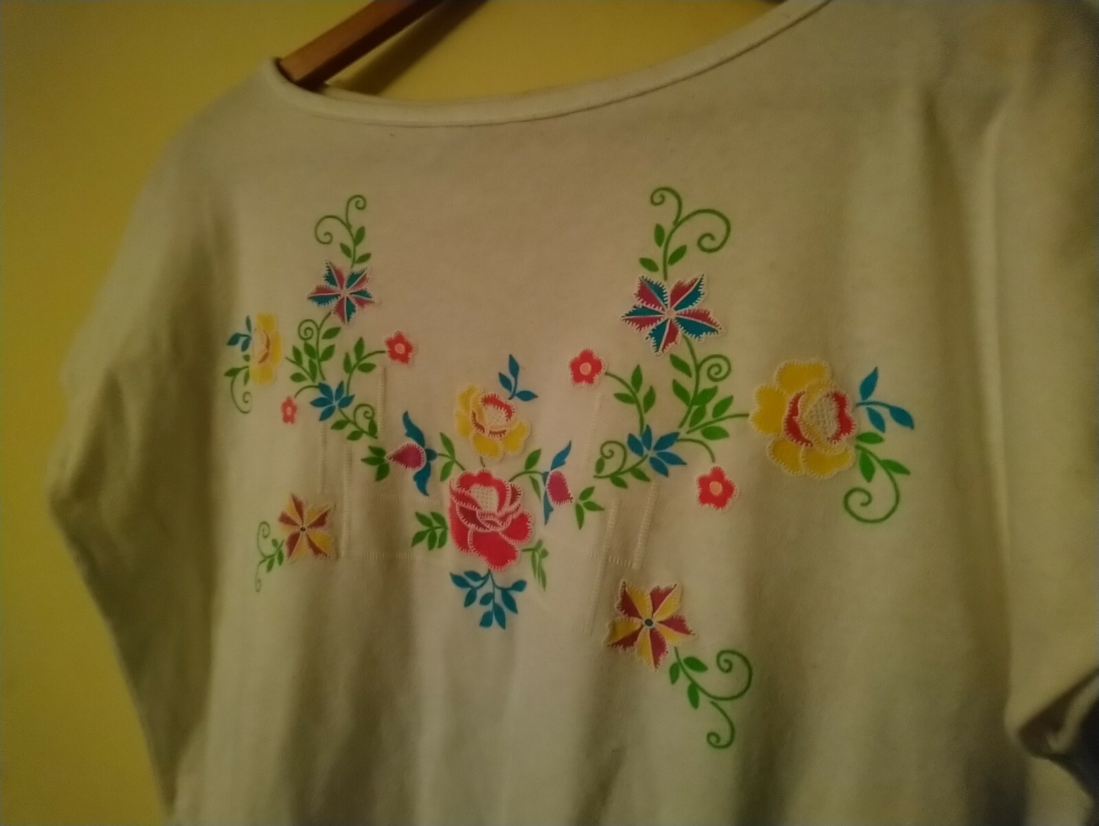 80s Vintage Jane Colby Tshirt White Floral Embroidered Cotton Sz M