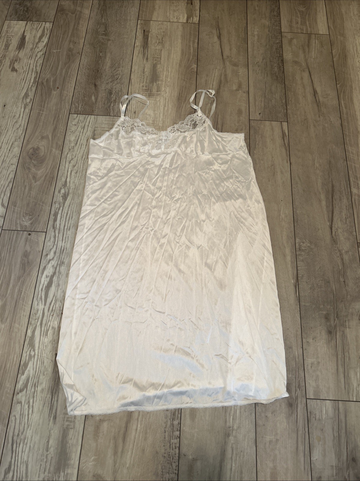 VTG Vassaret WHITE NYLON STRETCH SHEER LACE CUPS FULL DRESS SLIP 26″ 42/48