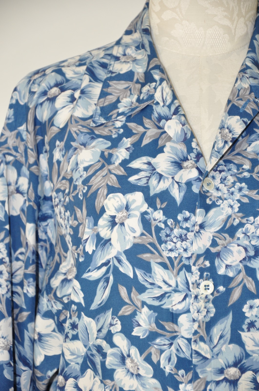 90s Vintage Blue Botanical Floral Print Rayon Oversized Shirt Blouse Top Women M