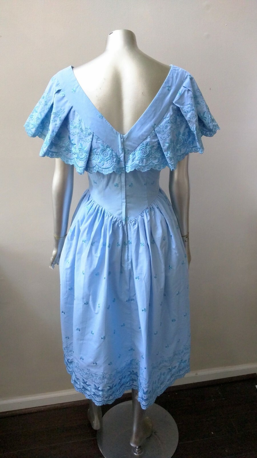 VINTAGE SWEETHEART COTTON EYELET EMBROIDERED DEEP V BACK TEA PARTY DRESS sz S/M