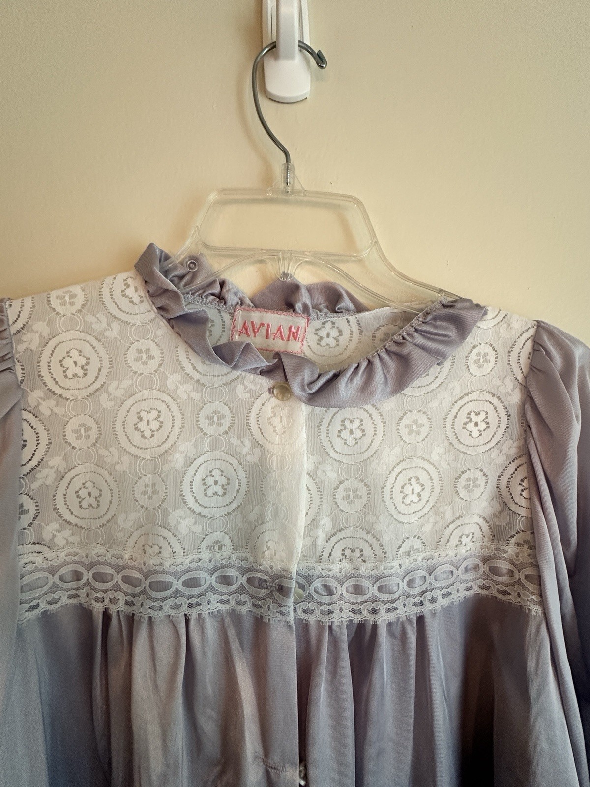 Avian Lilac Purple 100% Nylon Lace Trim Women’s 3/4 Length Size Medium Vintage