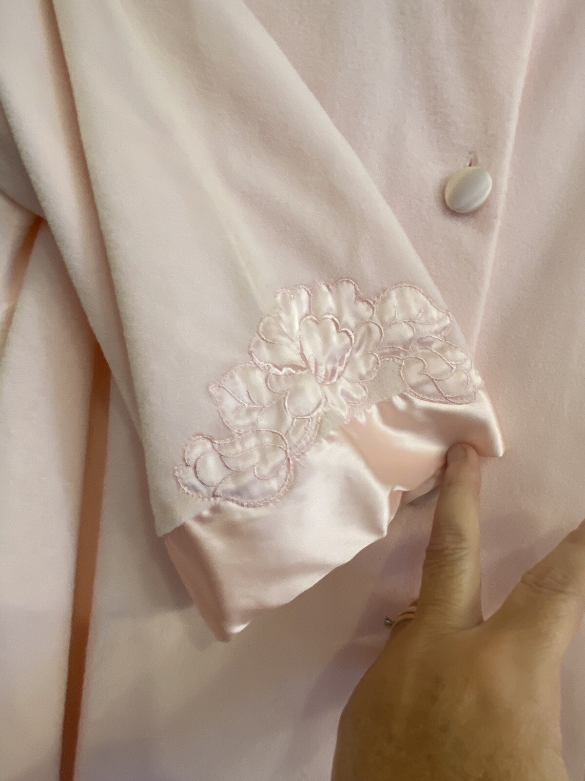Vintage Gossard Artemis Robe Light Pink with Floral Applique Size 12 Made In USA