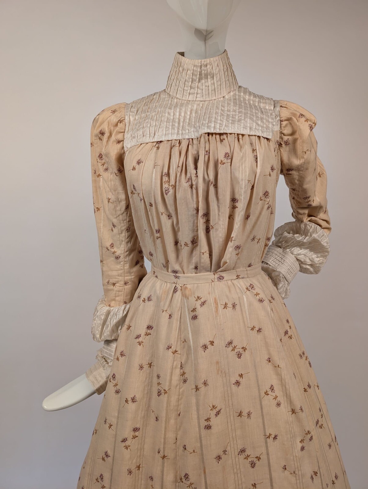 EARLY EDWARDIAN FLORAL PRINT BLONDE WOOL DRESS W SNOW WHITE SILK DE CHINE