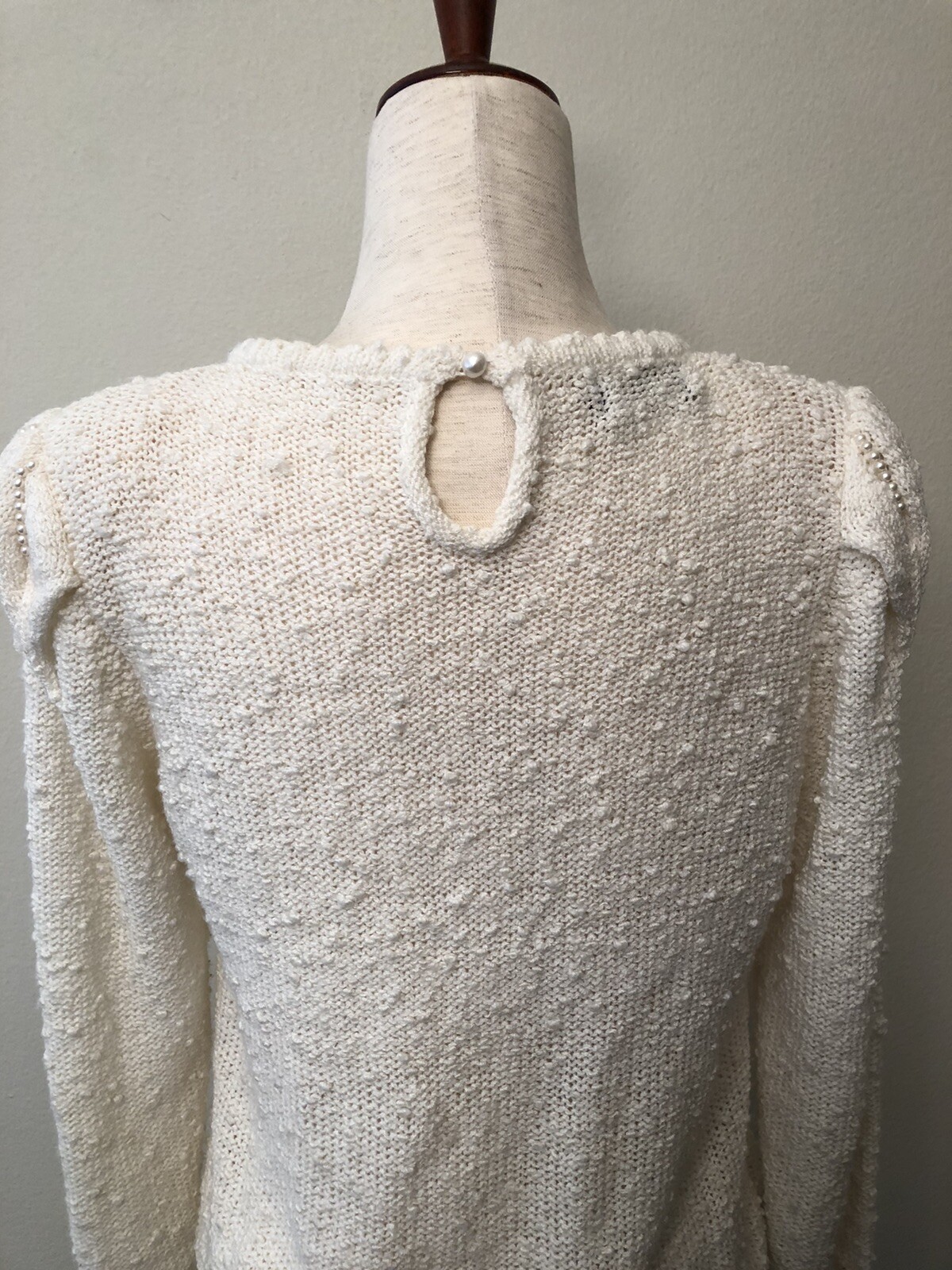 Vintage ‘70s Le Roy Knitwear Ivory Nubby Boucle Sweater Pearl Shoulder Detail M