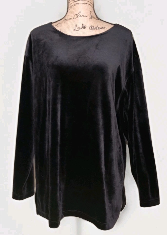 Vintage Victoria Holley – 2PC Black Velour Tunic & Skirt Set – Women’s Size 1XL