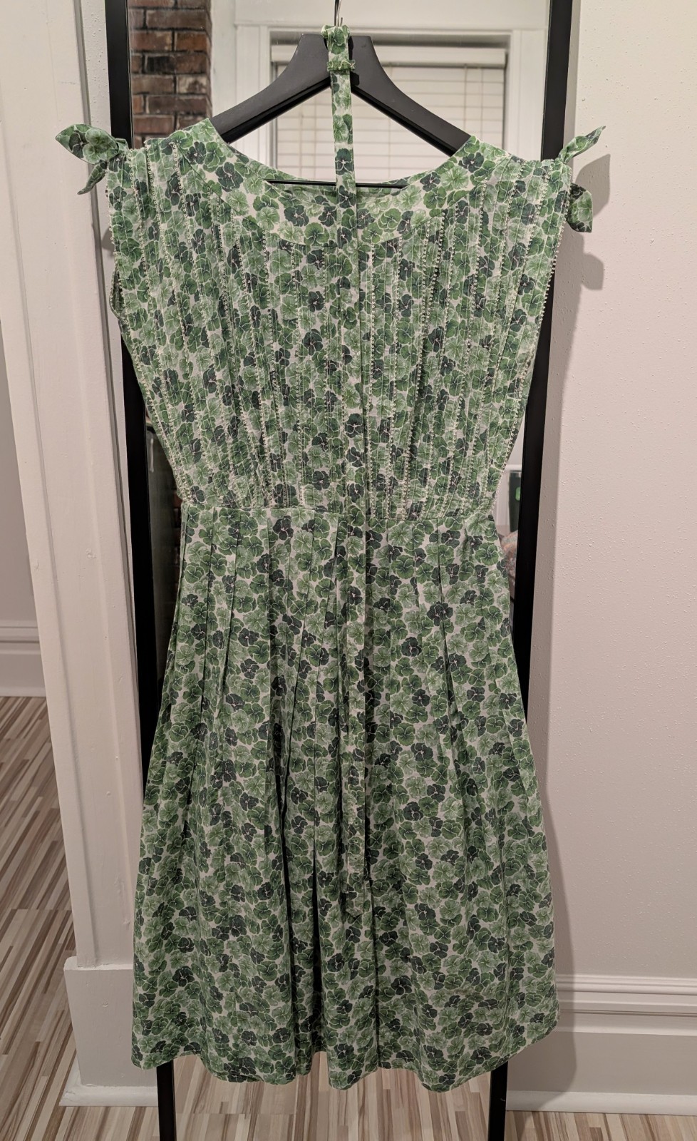 Green 1950s to Early 60s Floral Day Dress with Matching Belt & Lovely Details