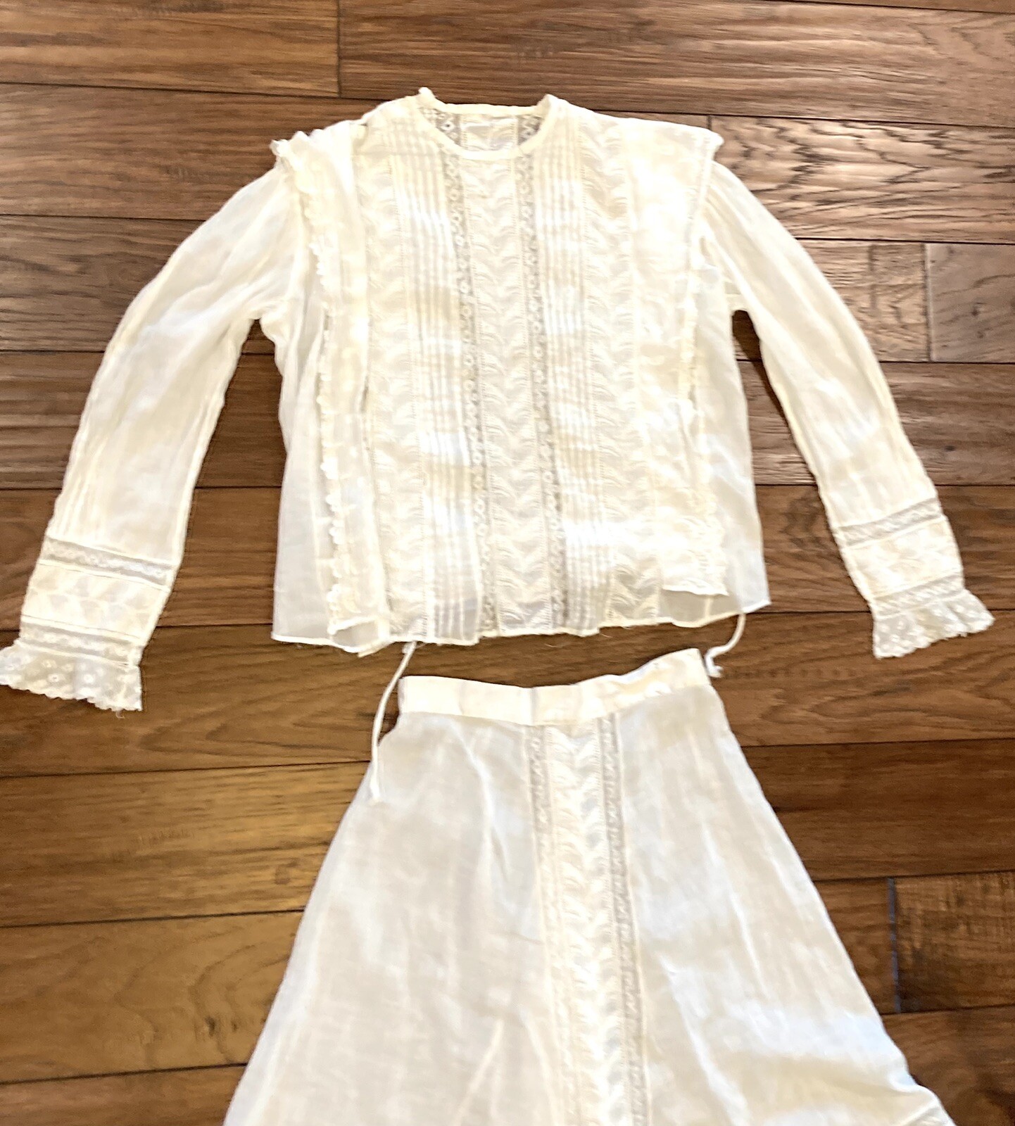 Antique Victorian lawn dress, lace, pin tucks, double tiered skirt XS as is
