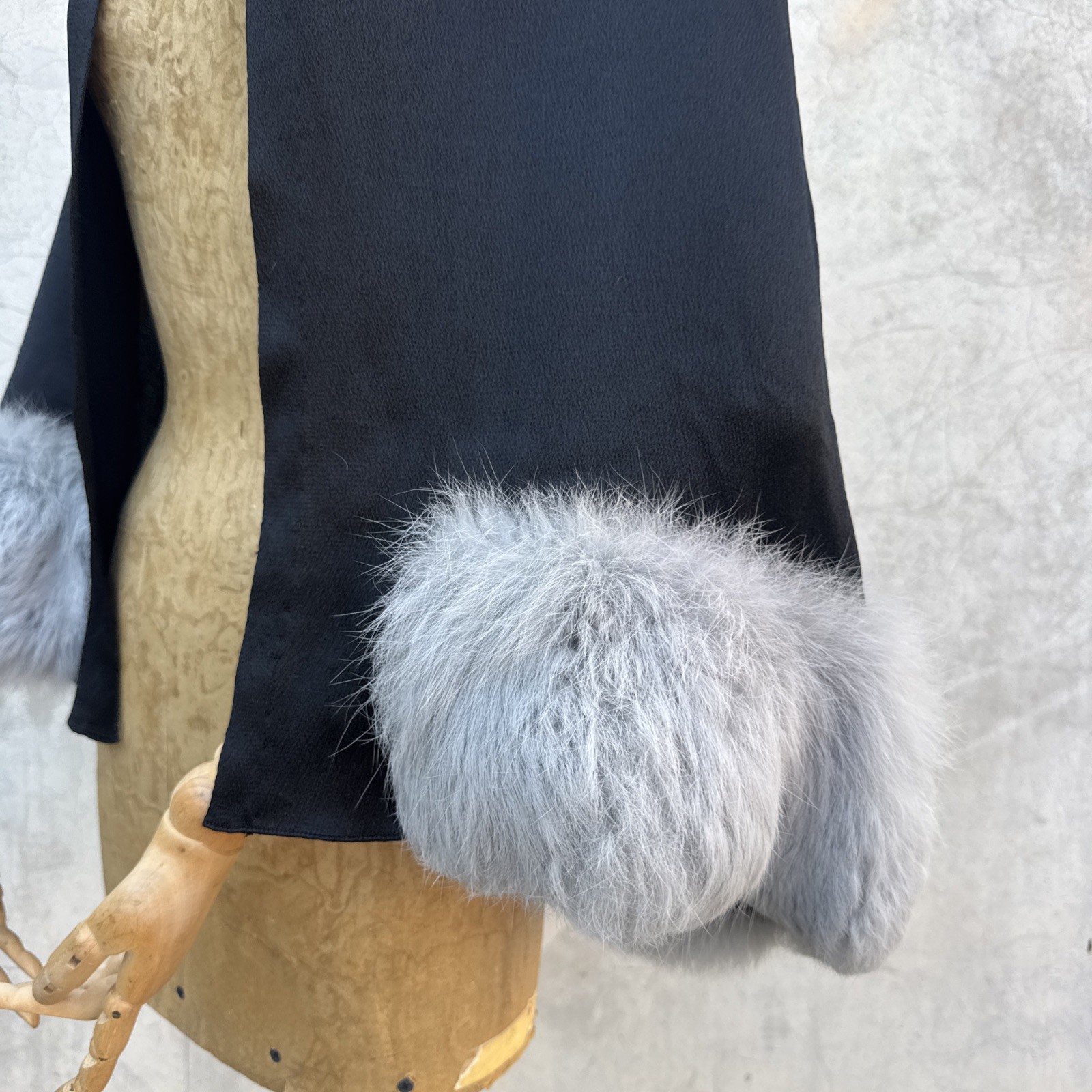 Vintage 1930s Black Silk & Grey Fur Capelet Keyhole Back Art Deco Dress Cape