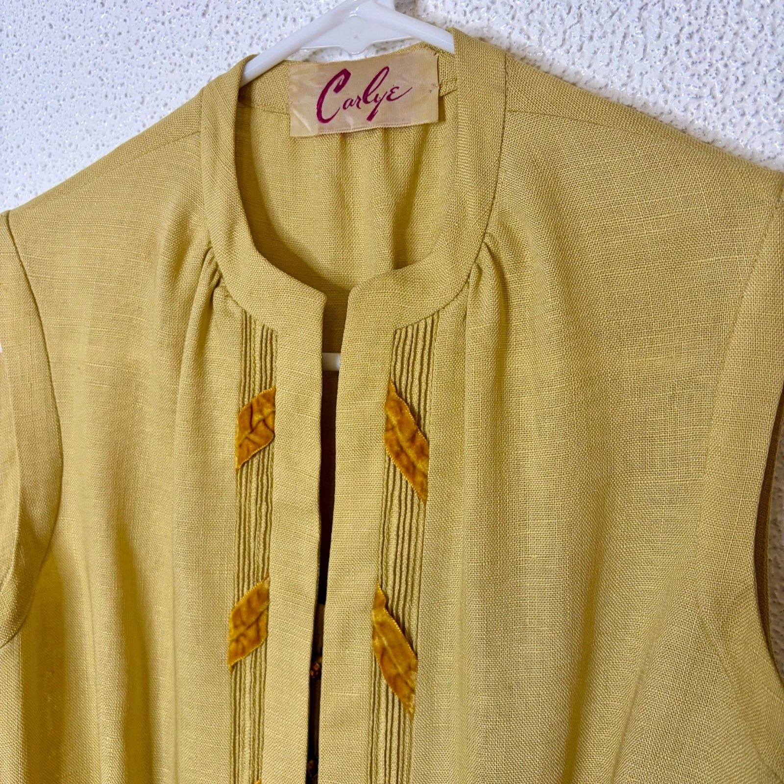 Vintage 1950s/60s Carlye Yellow Linen Dress Rhinestone Buttons Velvet Leaf Sz S