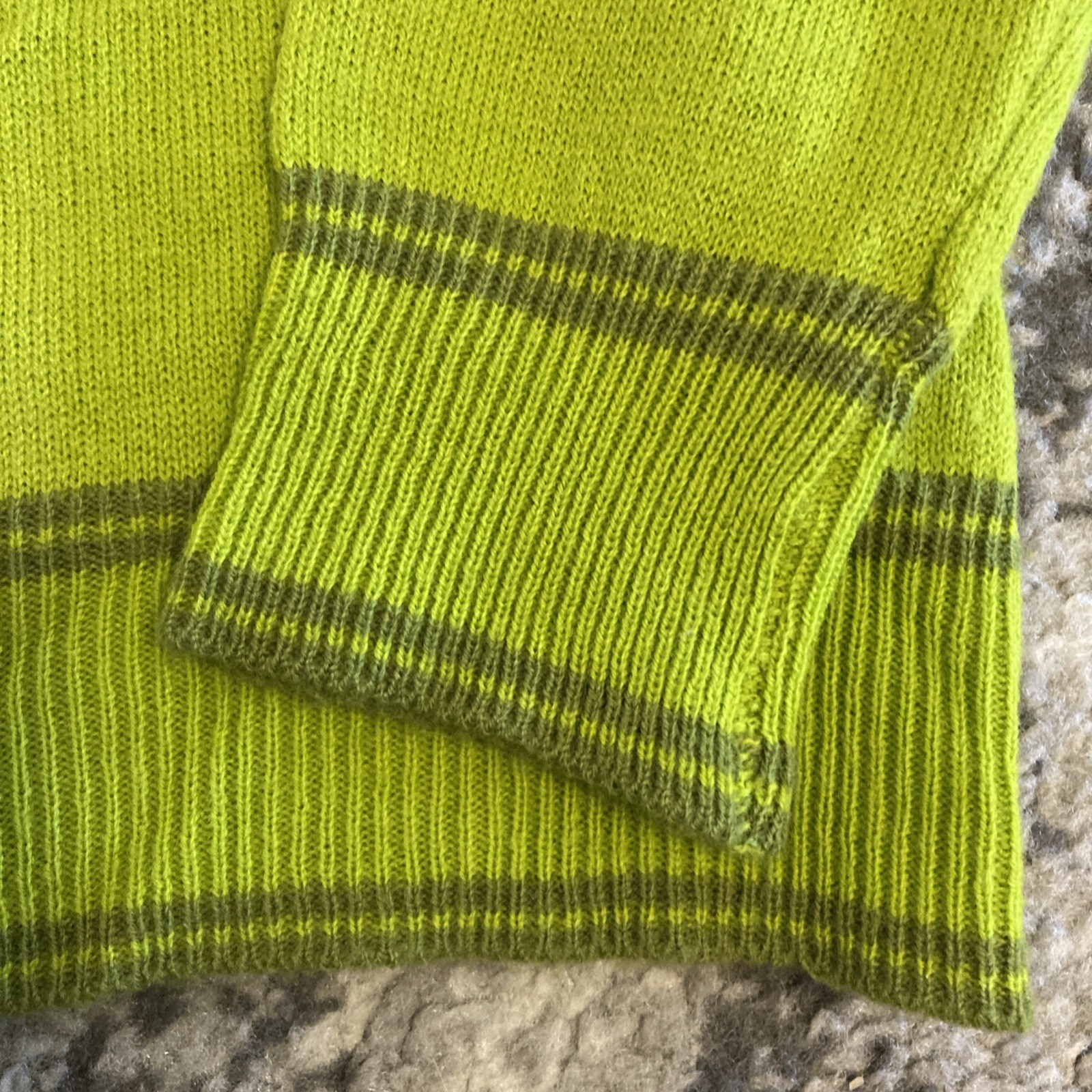 Vintage Sterling Green Sweater – Made in Korea 100% Acrylic – Medium Read