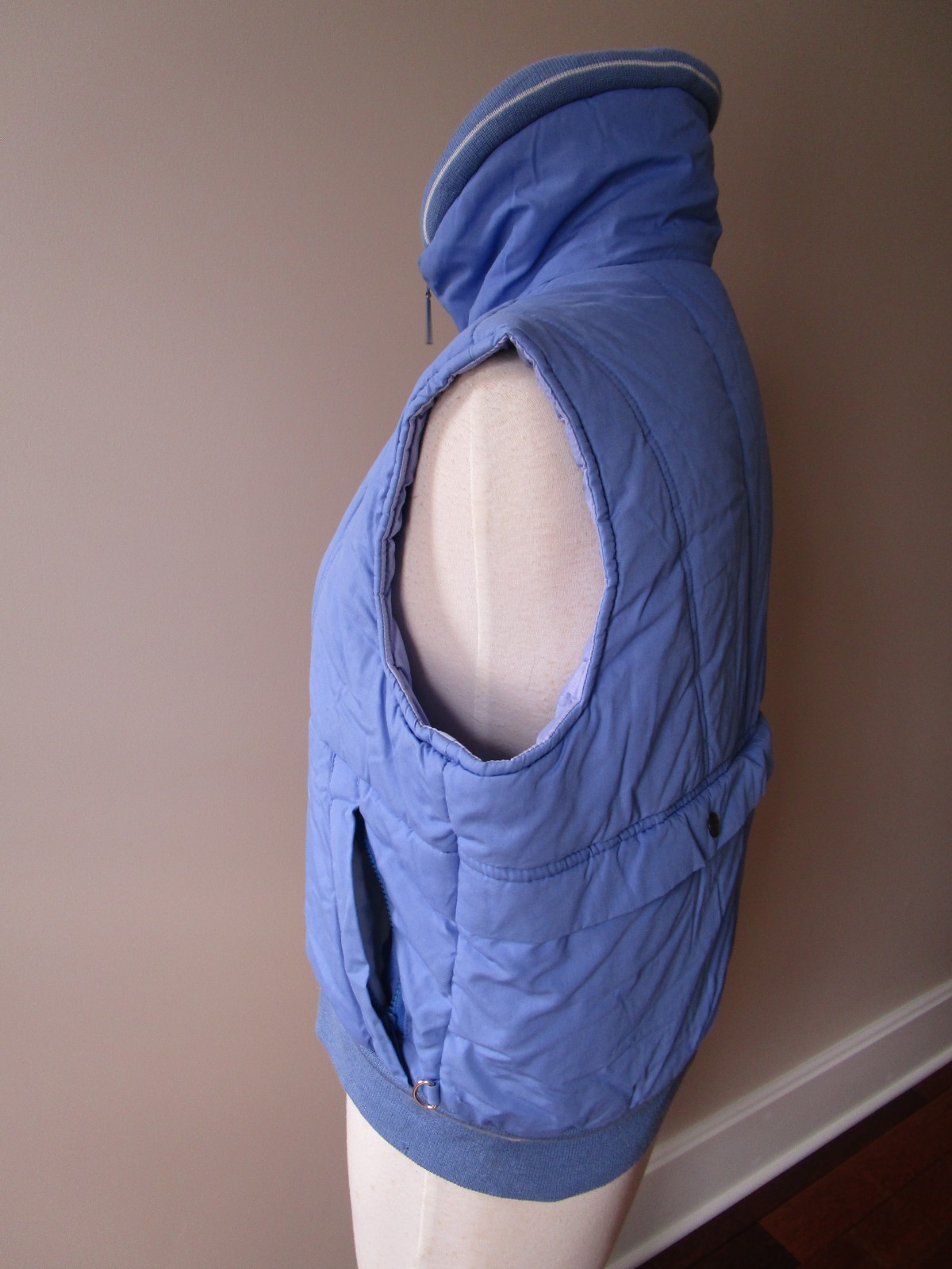 VINTAGE OBERMEYER WOMENS DOWN FILLED VEST, FABULOUS CONDITION! MULTI POCKETS