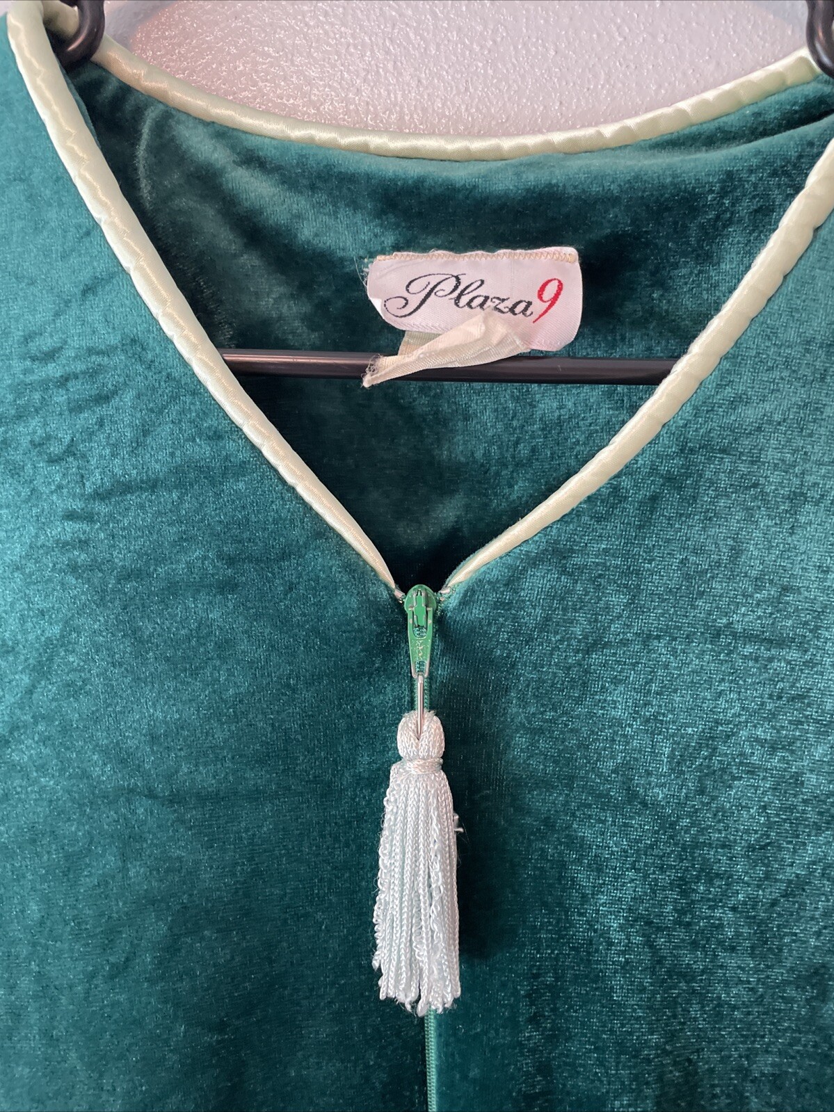 VTG Plaza 9 Size Large Velour Robe Long Nightgown Green With Gold Accents