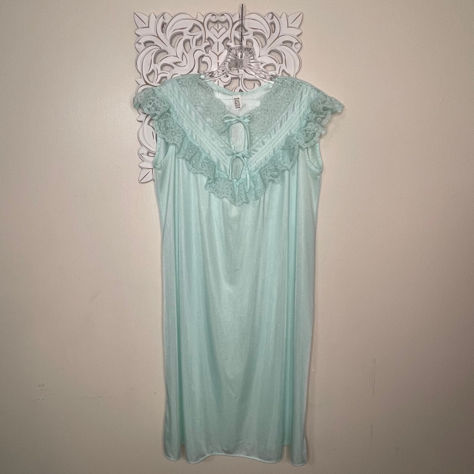 Vintage Nylon Nightgown size MEDIUM Nighty Sleep Wear Lace Front MINT Green USA