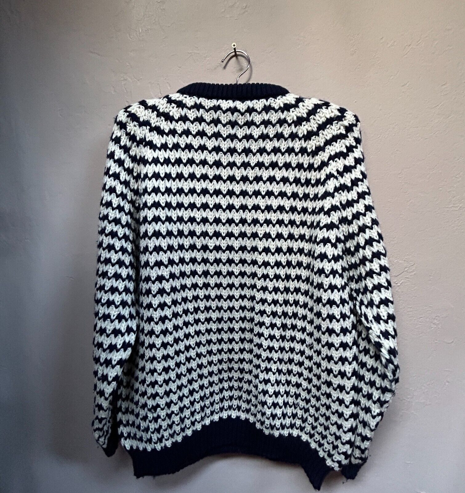 Vintage I. Magnin Women Crew Neck Stripe Knitted Pullover Sweater 100% Pure Wool