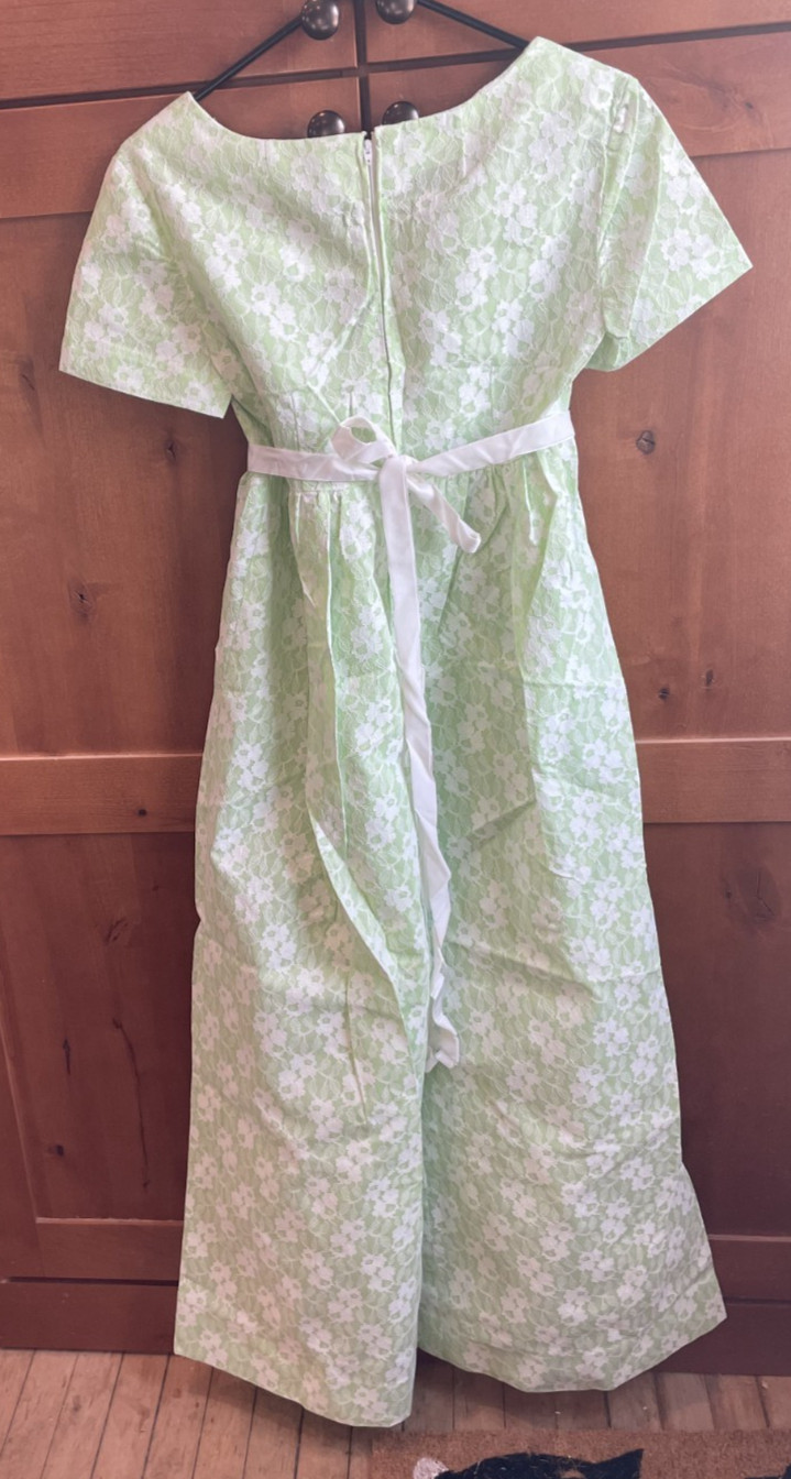 70s White Lace over mint Green Maxi Dress 9/10? empire waist