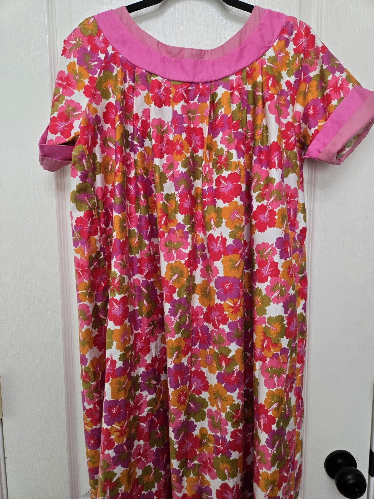 STAN HICKS HAWAIIAN CASUALS Vtg. Floral MUU MUU Dress Med/Lg (22in ptp) pockets