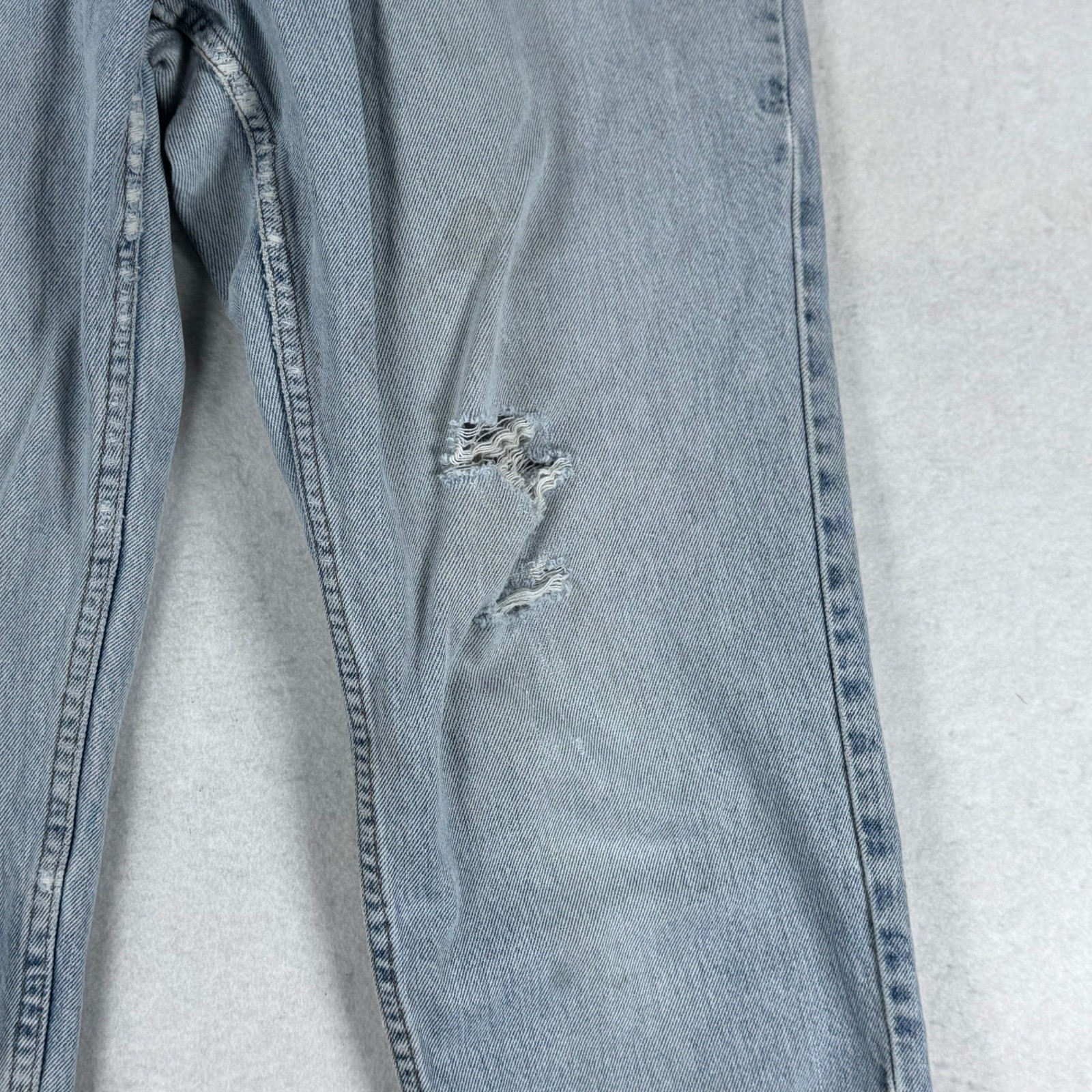Vintage Levis 550 Relaxed Fit Tapered Leg Jeans Light Wash Denim 15 LNG Canada