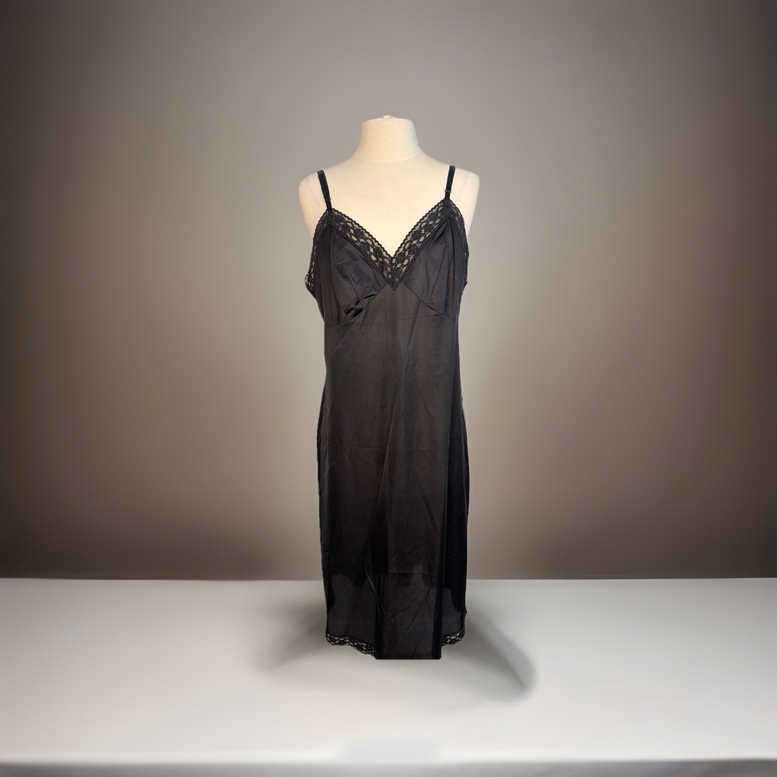 Vanity Fair Sz 40 Full Slip Dress Nylon Lace Black 26″ / 46 Style 10-103 Vintage