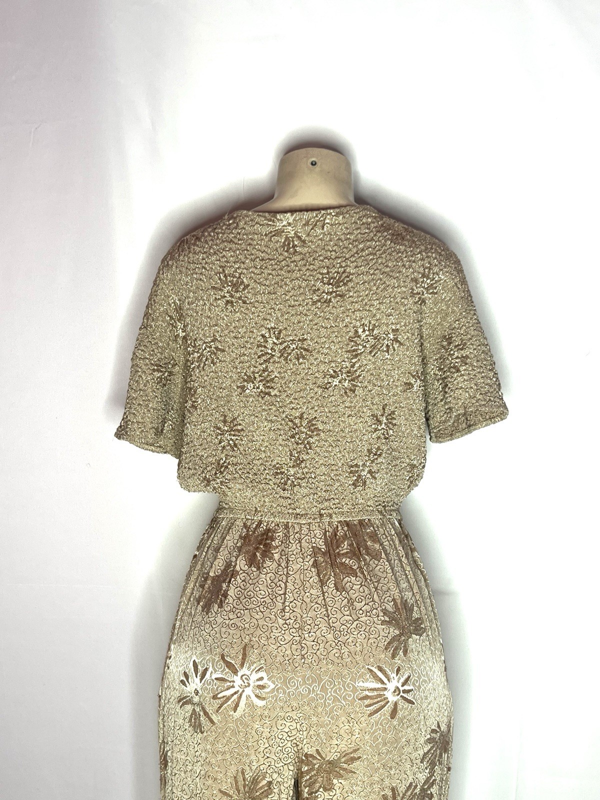 VINTAGE DAMASK 100% RAYON GOLD DAMASK ELASTIC WAIST JUMPSUIT SZ SMALL