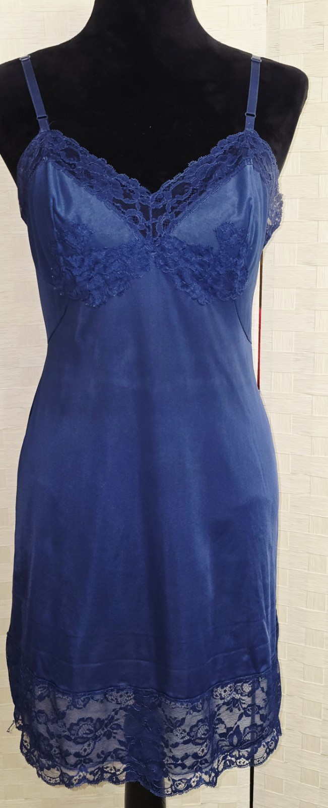 Vintage Vassarette Blue Full Slip Size 34 Lace Antron III Nylon Munsingwear 70s