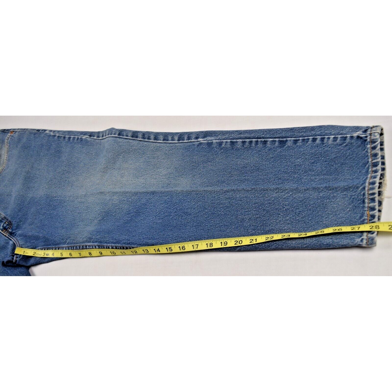 Vintage Levi’s 550 Jeans 36 x 30 Y2K Classic Blue Soft Thigh Fade Made USA 2002