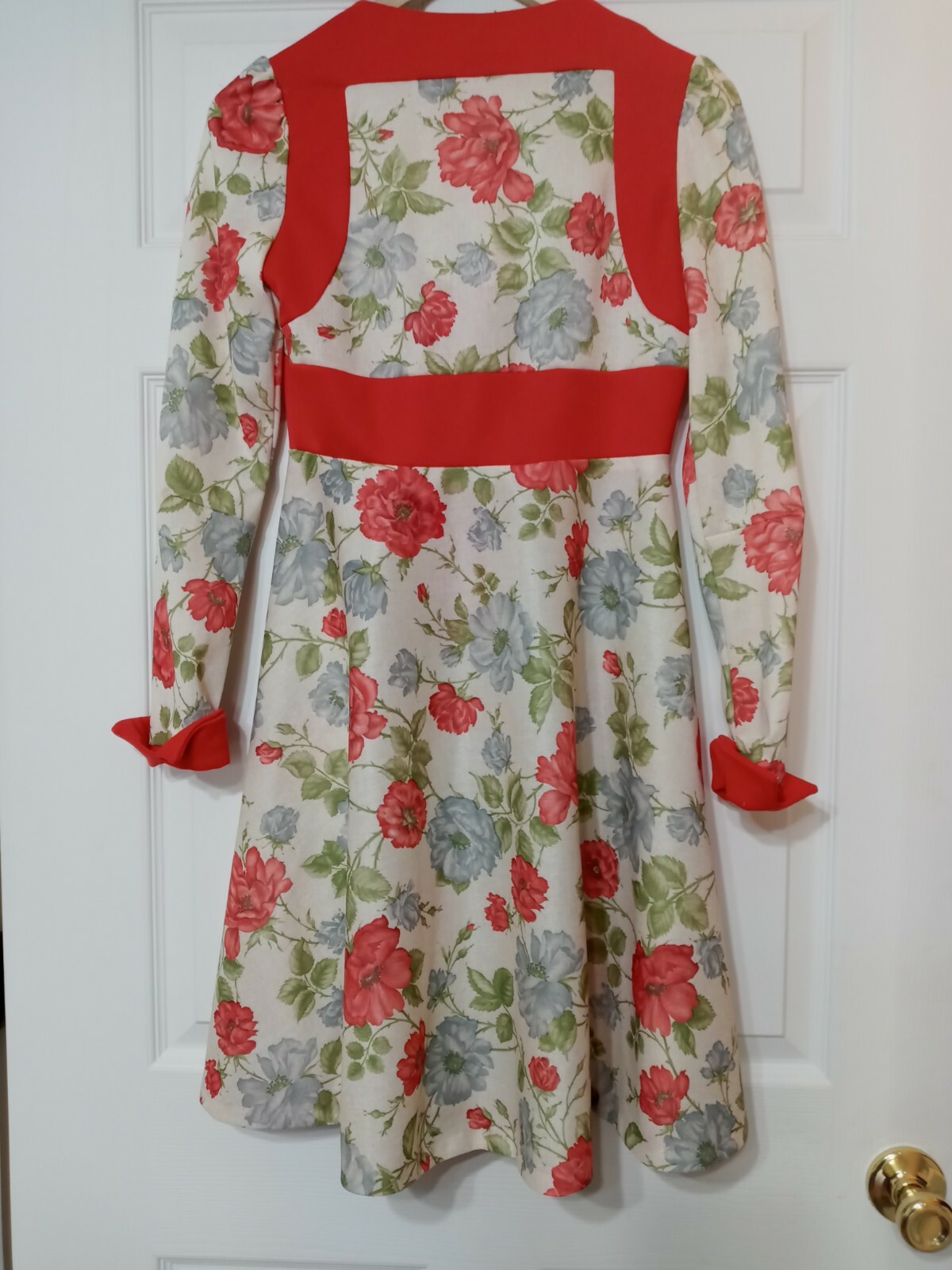 Vintage Lites On Dress size 9 100% polyester
