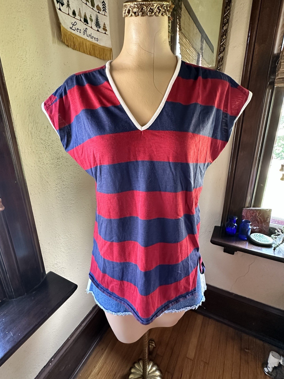 Vintage 90’s V Neck Navy/Red Striped T Shirt Sz. L