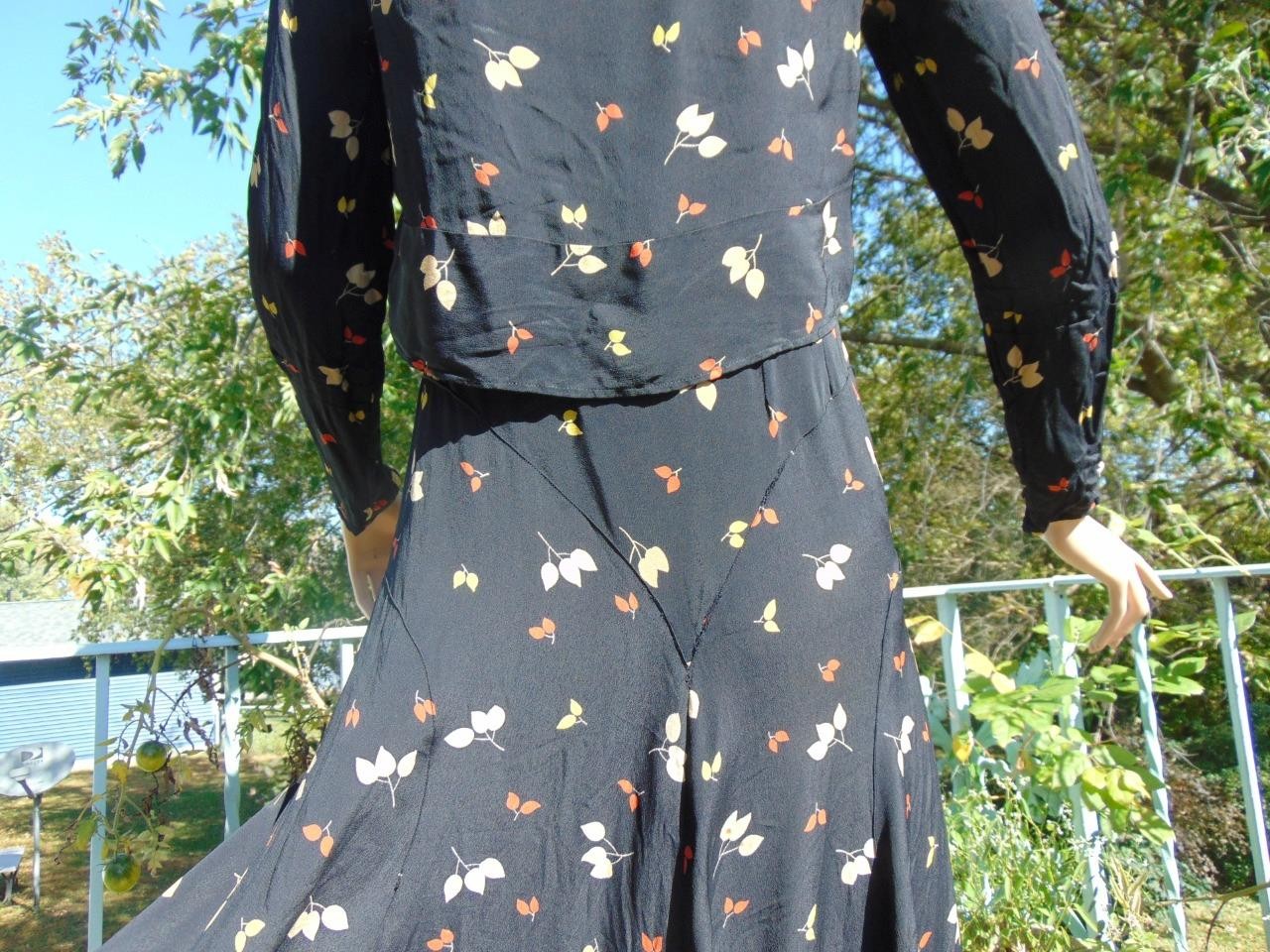 VTG 1930s Home Made Black Rayon Print Dress Deco Seaming 35B 30W