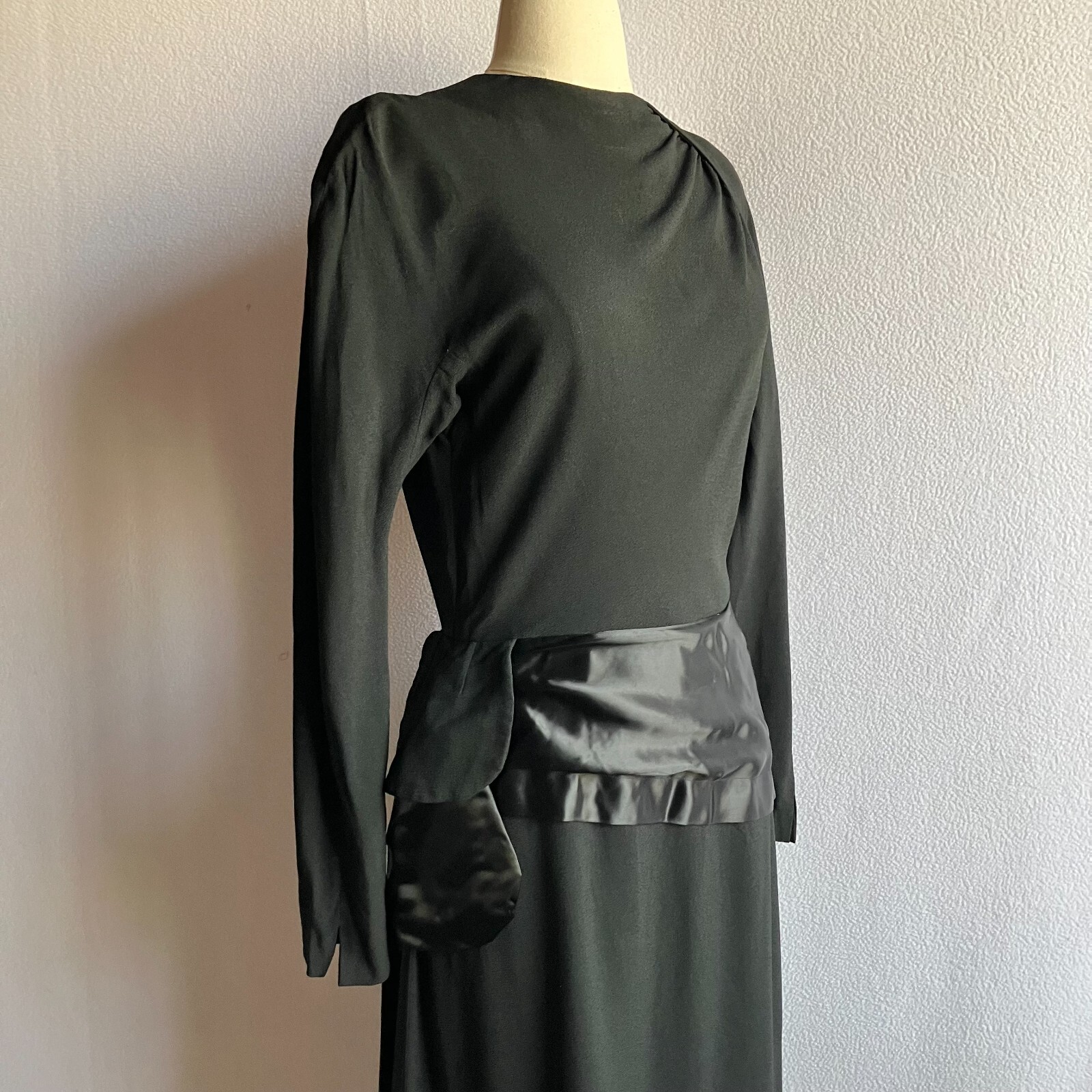 Vintage 1940s Carlye Black Crepe & Satin Hip Interest Wiggle Dress with Pocket