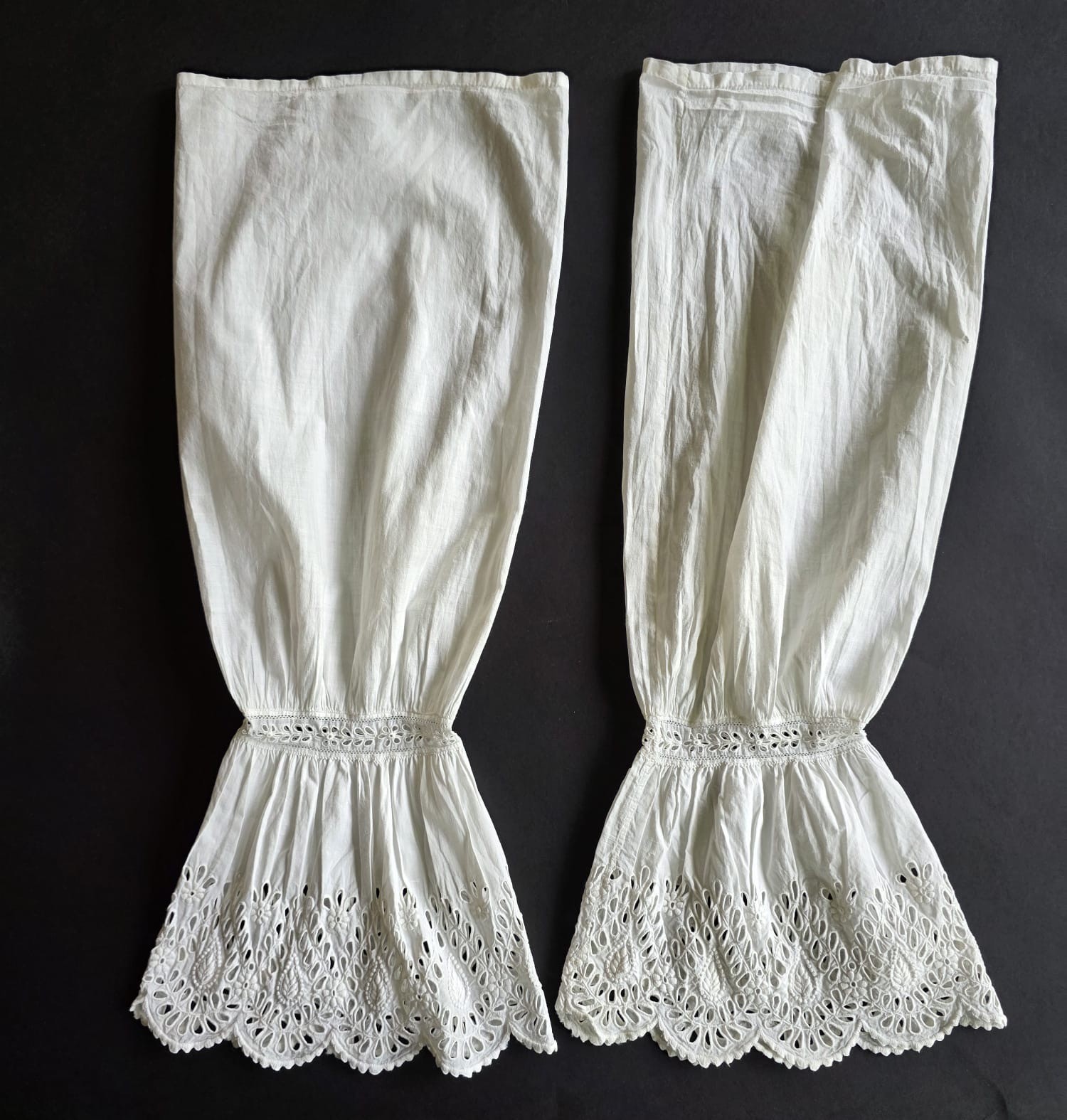 CIVIL WAR 1850’S COTTON UNDER SLEEVES FOR DRESSW ORNATE CUTWORK SCALLOP EDGE