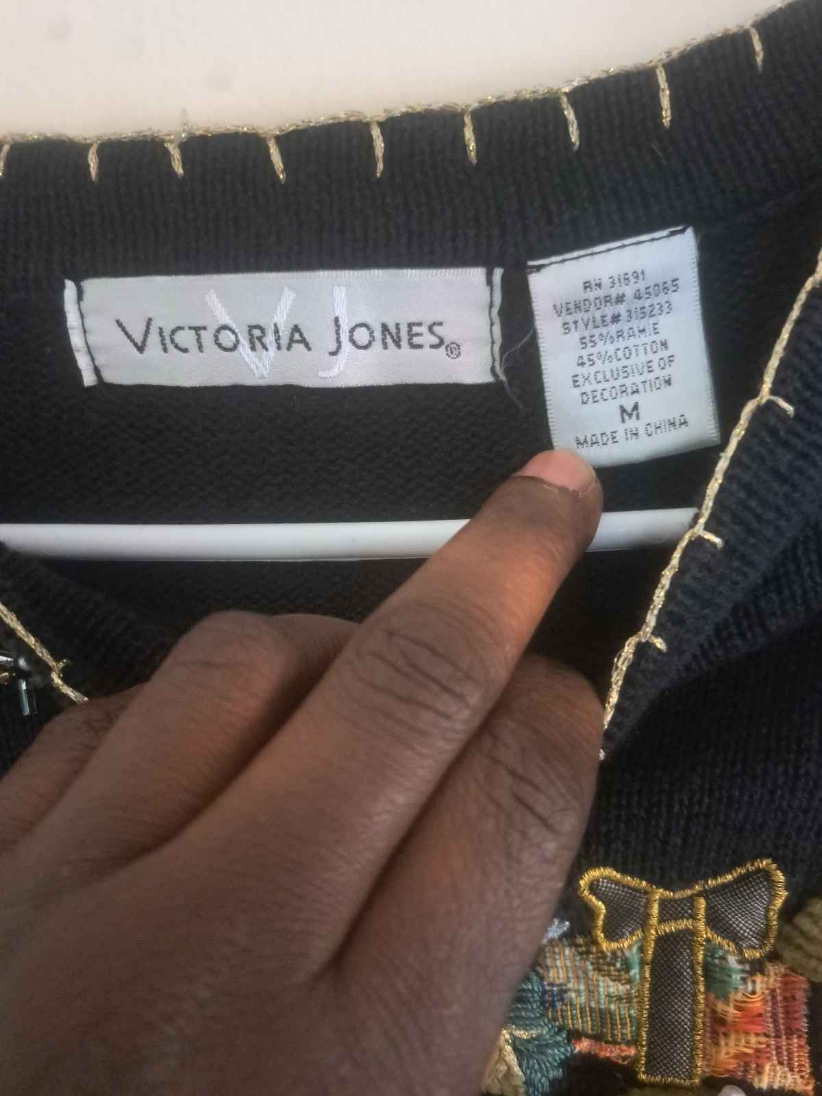 Victoria Jones Womens Black Wreath Beaded Sweater Size Medium