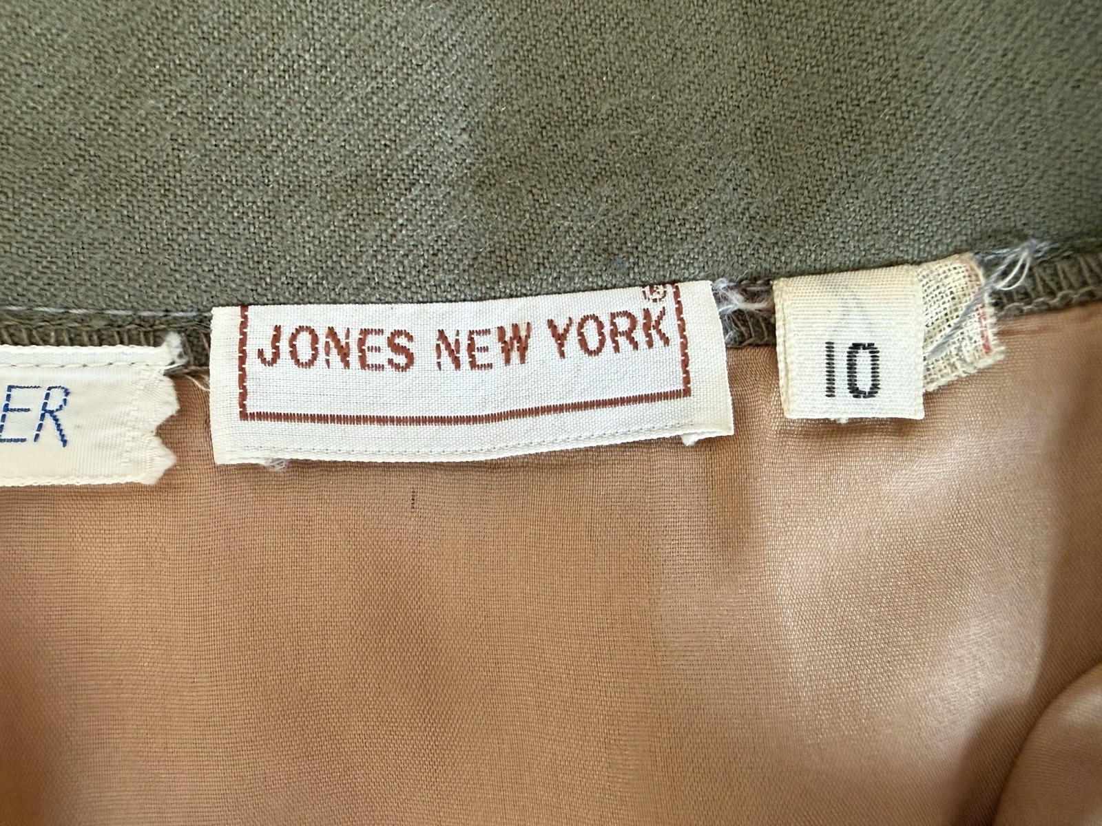 Vintage Bonwit Teller Jones New York Khaki Green Wool Pencil Skirt Fits XS