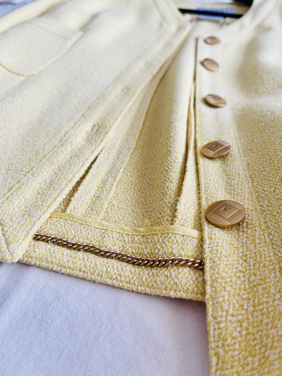 CHANEL Boutique Tweed Jacket Gold Buttons Gold Chain FR42 Authentic