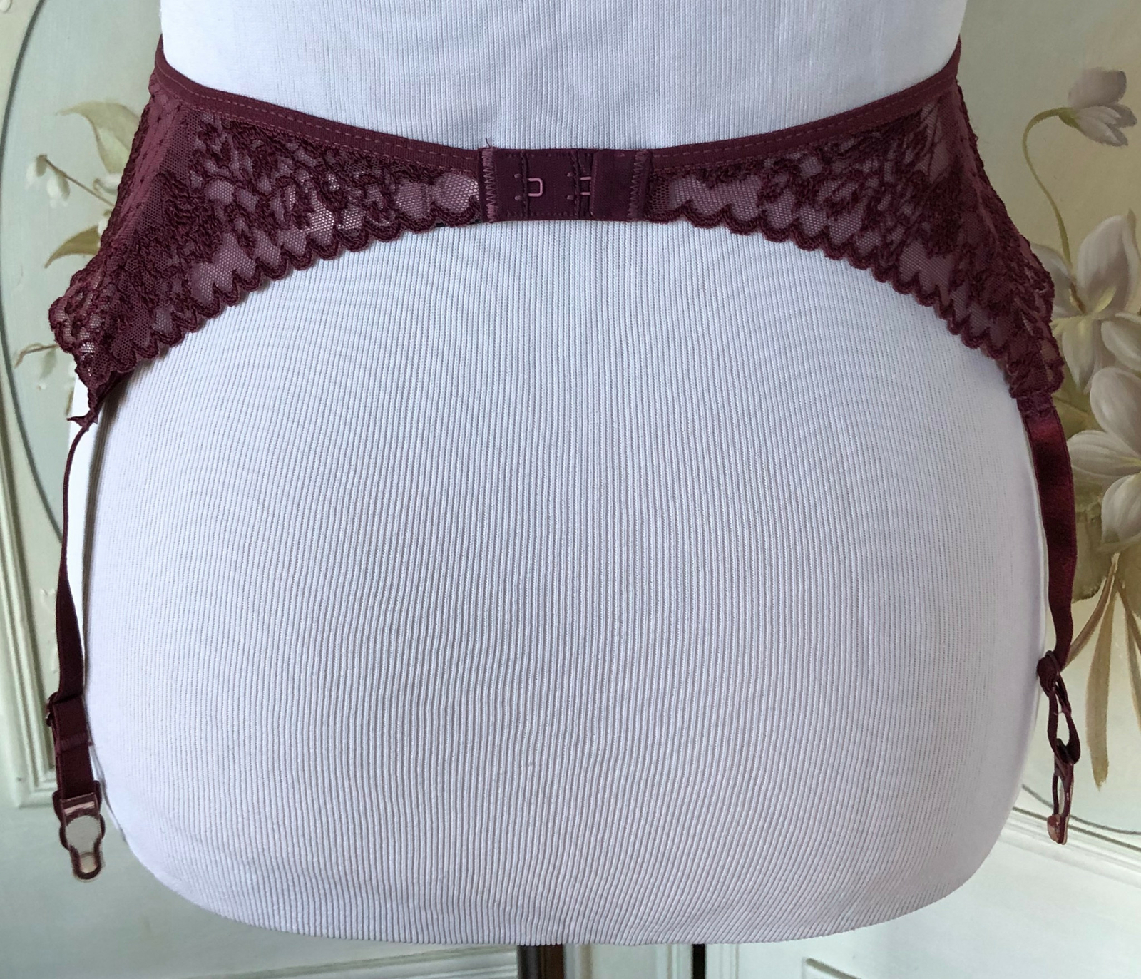 VTG NOS VICTORIA’S SECRET NWT GARTER BELT MAGENTA RED PINK LACE MESH FLORAL S