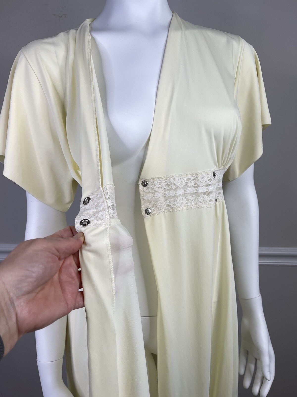 Vintage Shadowline Long Nightgown Womens 32” petite nylon Lace Pearl Snap Wrap