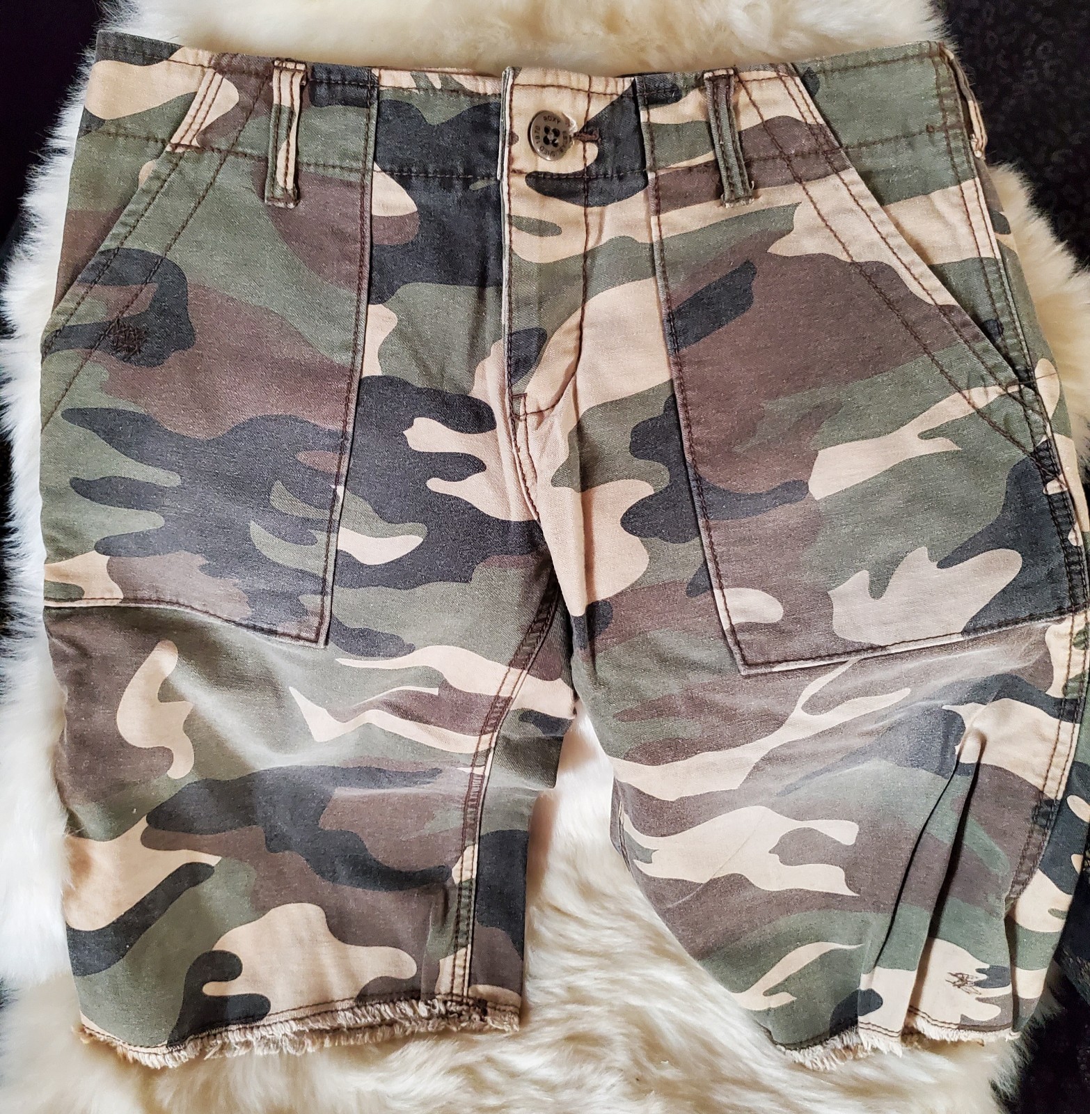 Roxy Vintage Y2K Womens Army Camo Cargo Bermuda Shorts Skater Grunge Size 7