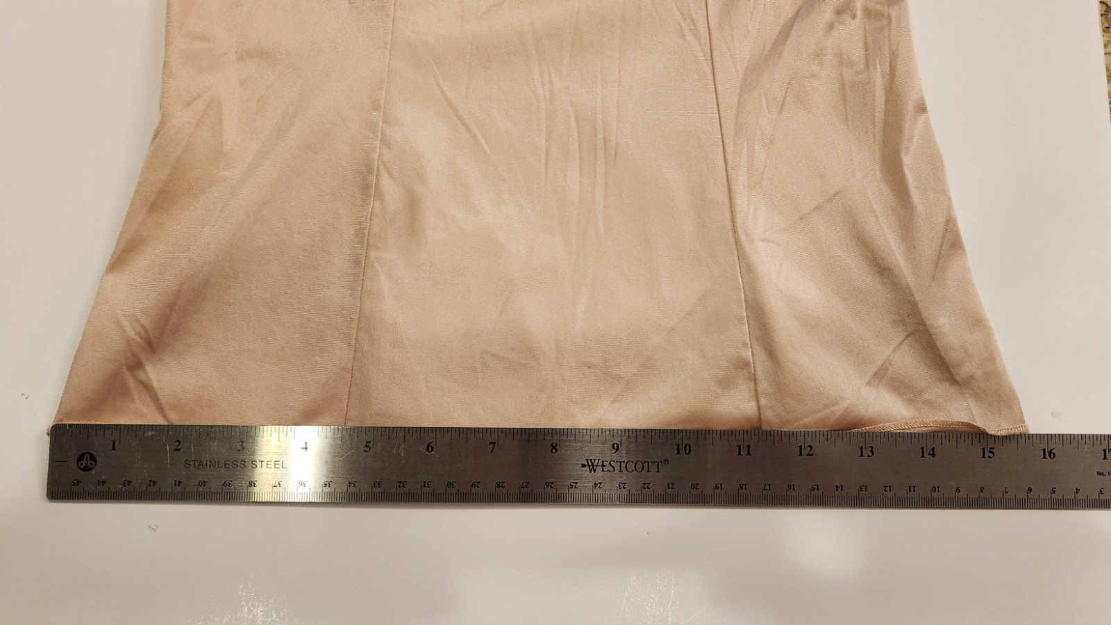 Vintage VASSARETTE Camisole Tank Top Beige Sz 32/XS Silky Nylon V-Neck Lace Trim