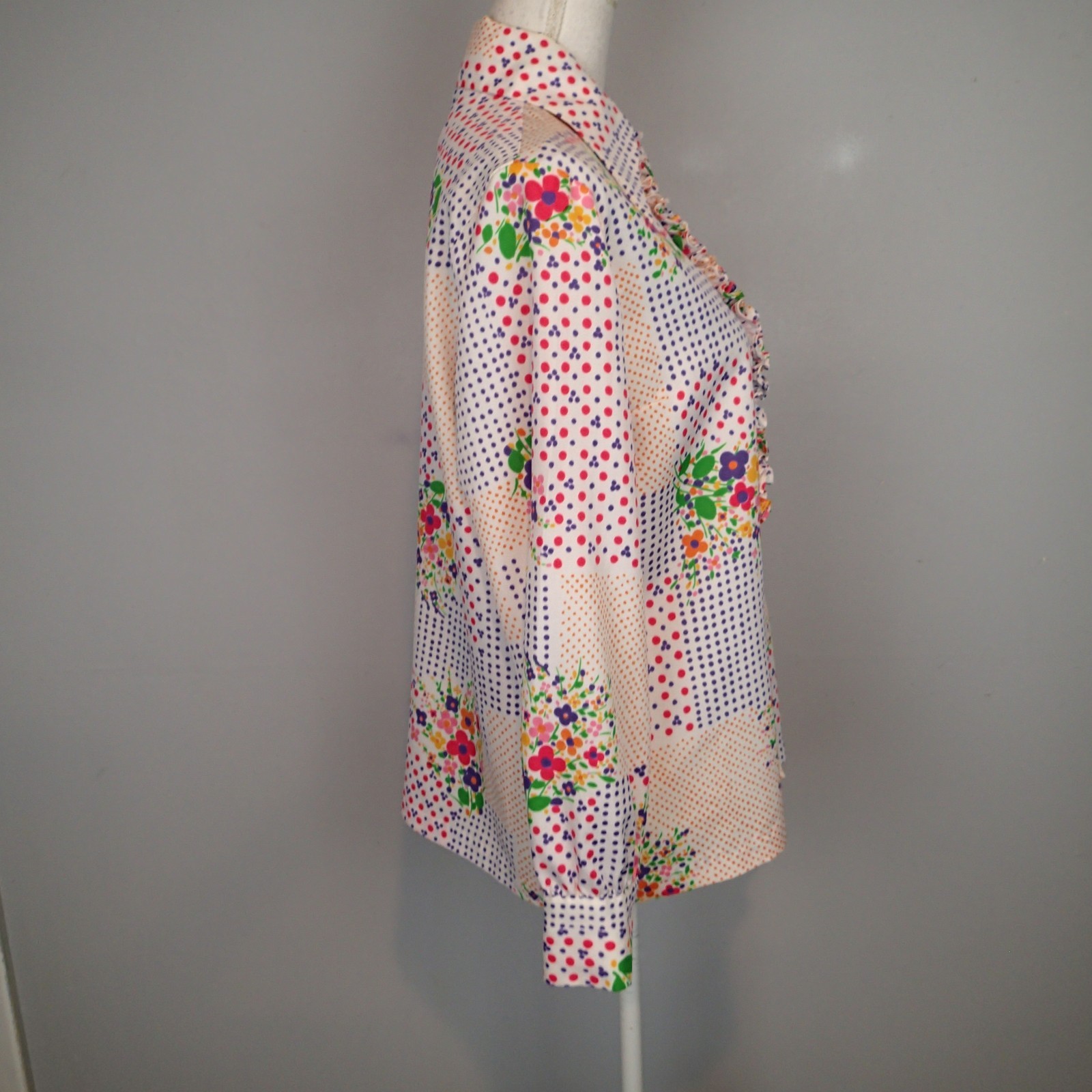 1960’ Button Up Blouse .vtg floral Terry Chicago Brand ruffle shirt top sz L?