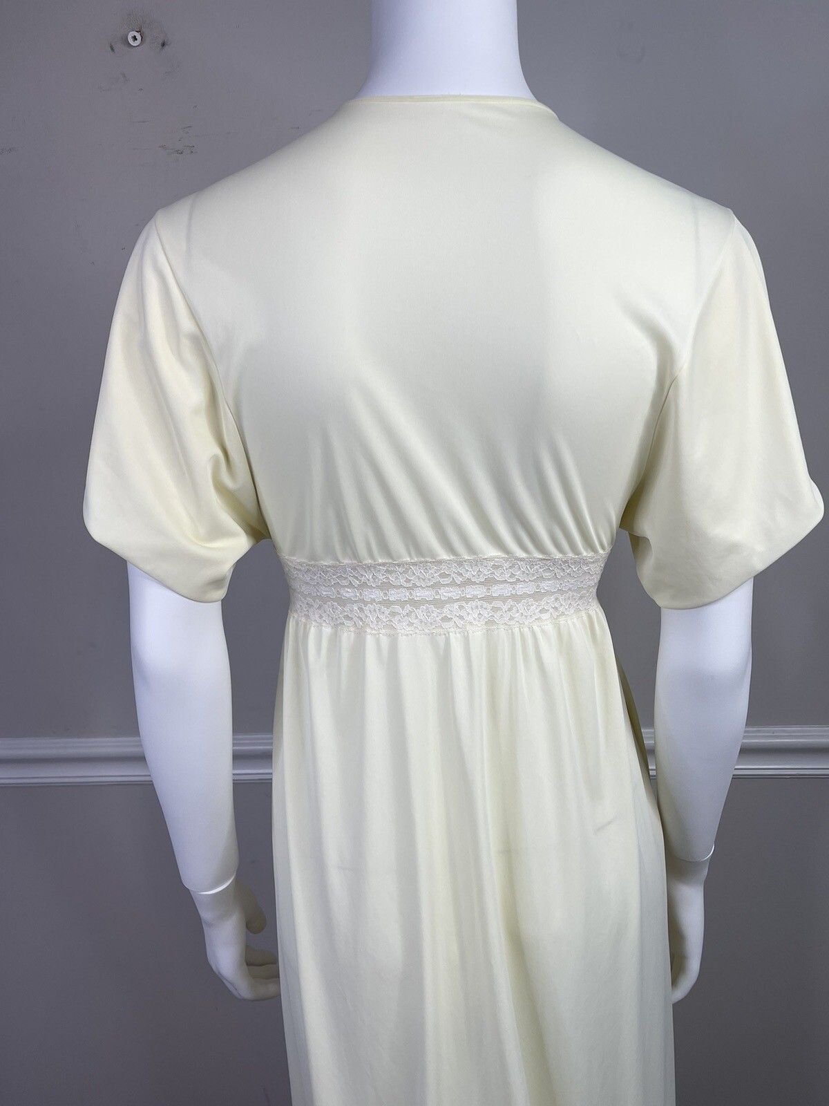 Vintage Shadowline Long Nightgown Womens 32” petite nylon Lace Pearl Snap Wrap