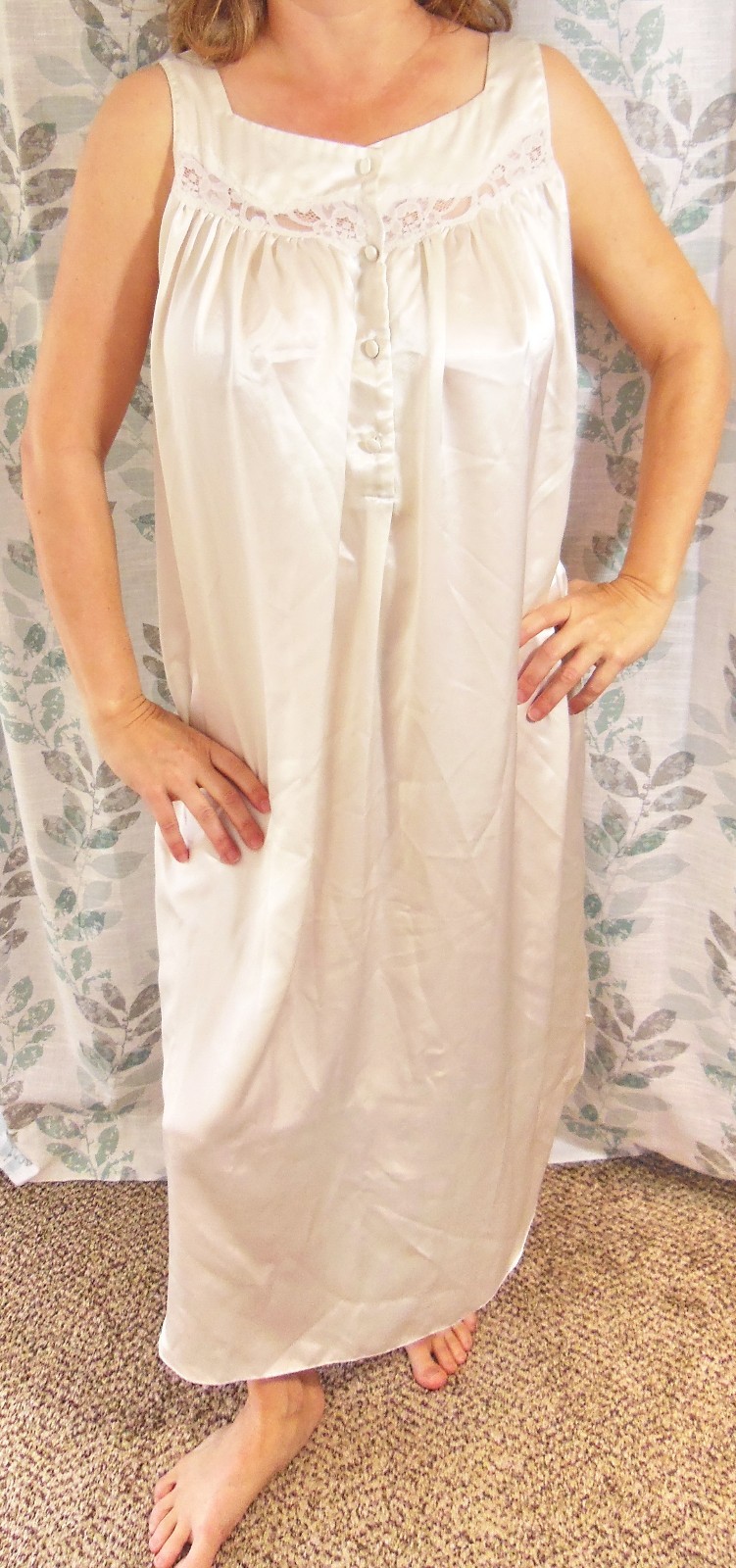 GRACIE BISHOP LACY CREAMY WHITE SATIN BUTTONED COLLAR LONG NIGHTGOWN M L EUC