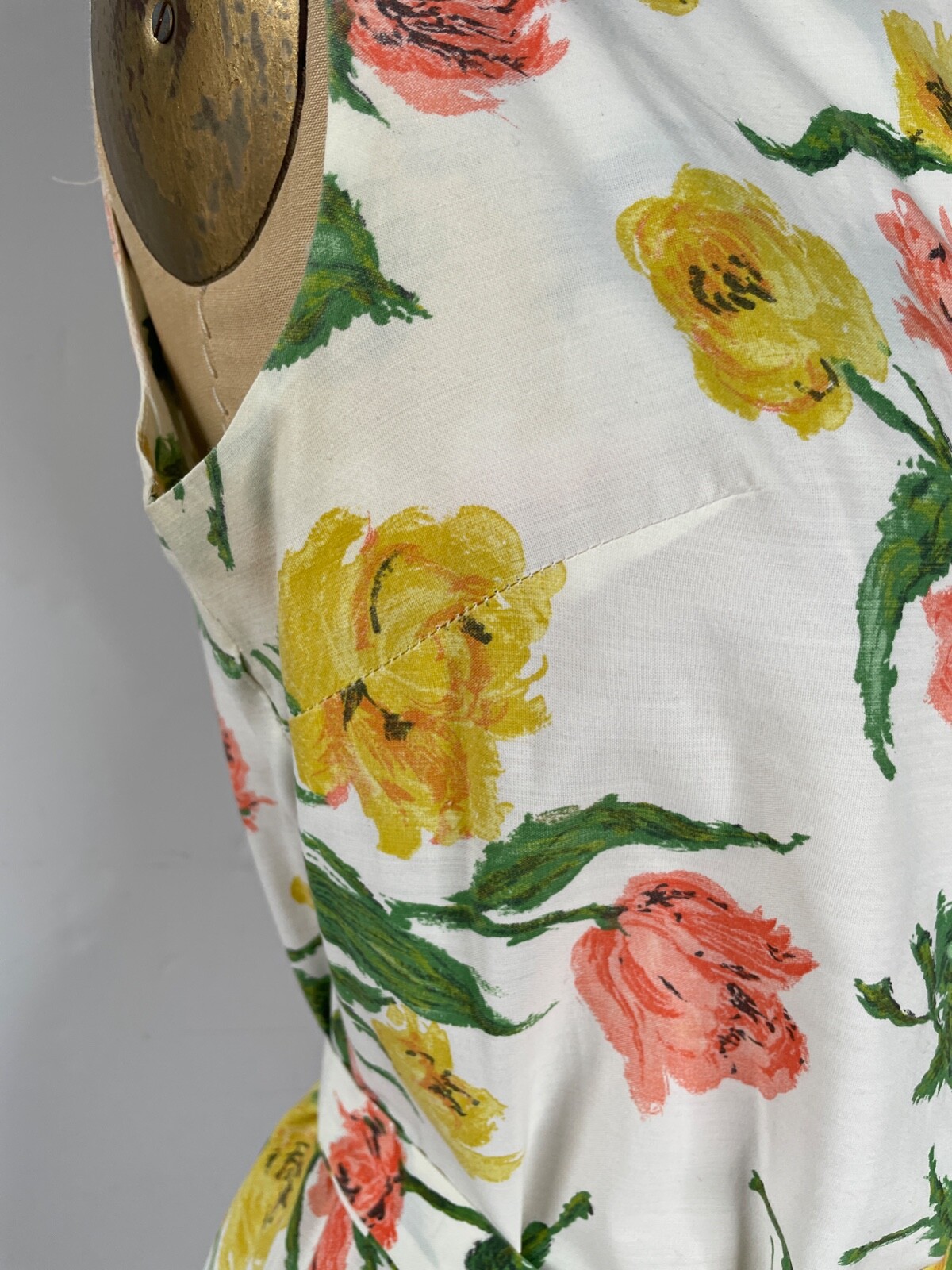 VTG 60’S HANDMADE WHITE CORAL YELLOW CABBAGE ROSE PRINT SHIFT DRESS W BELT*S/M