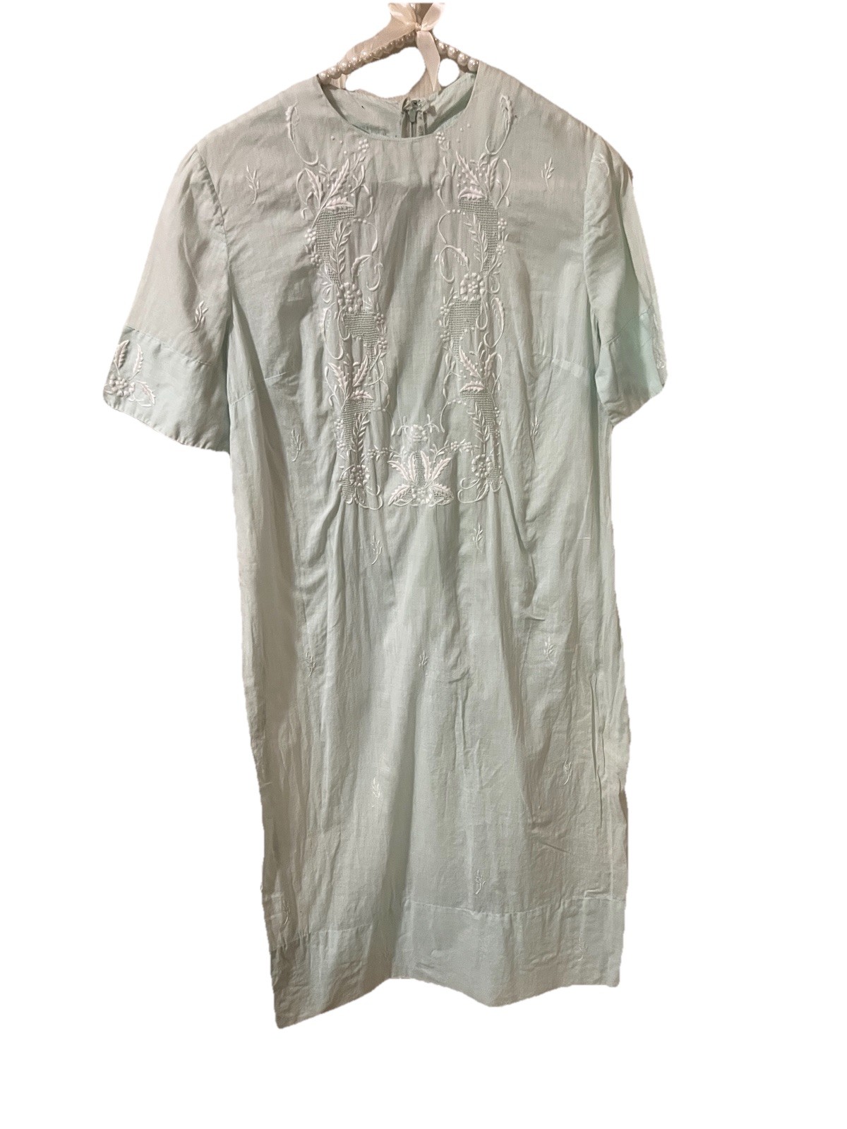 A vintage 1960 shift dress Soft Pastel Mint Green With embroidery Detail Sz Sm