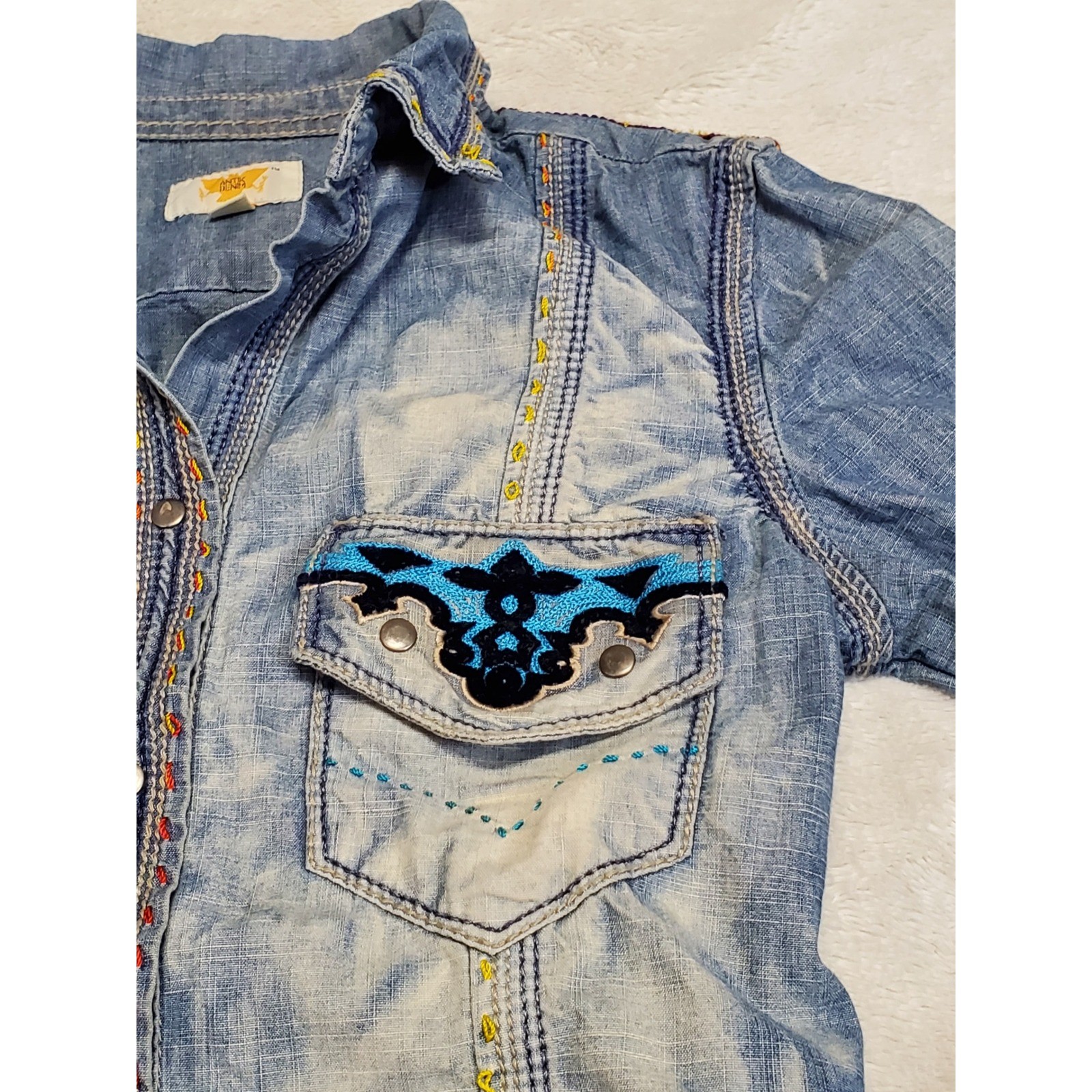 Antik Denim Light Wash Blue Embroidered Snap Top Small Retro Bohemian Festival