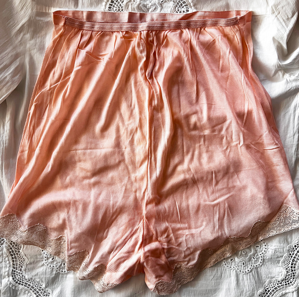 Vintage 1940s Pink Satiny Rayon Marie Rohr Lace Tap Panties X Small